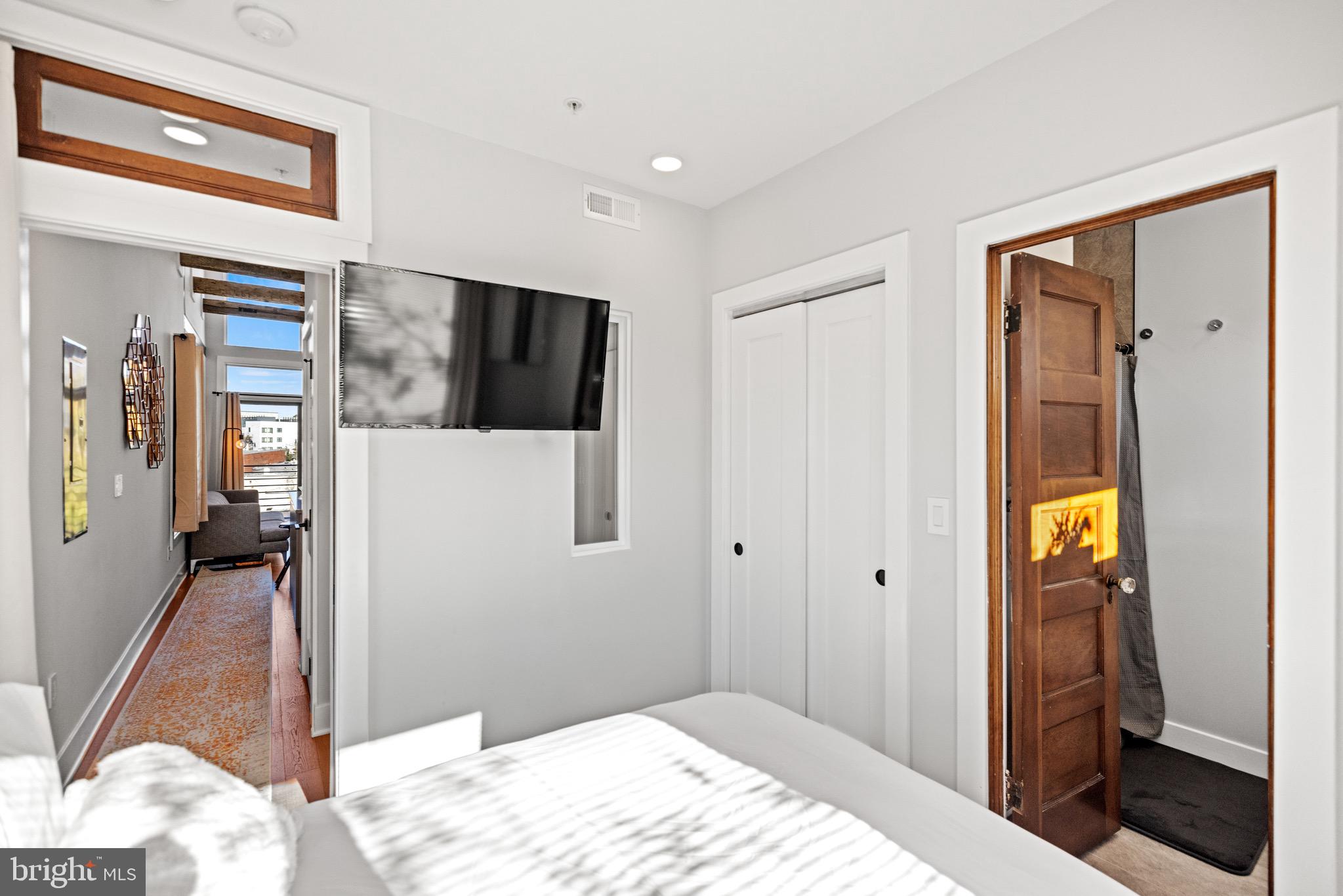 H STREET CORRIDOR - Residential Income