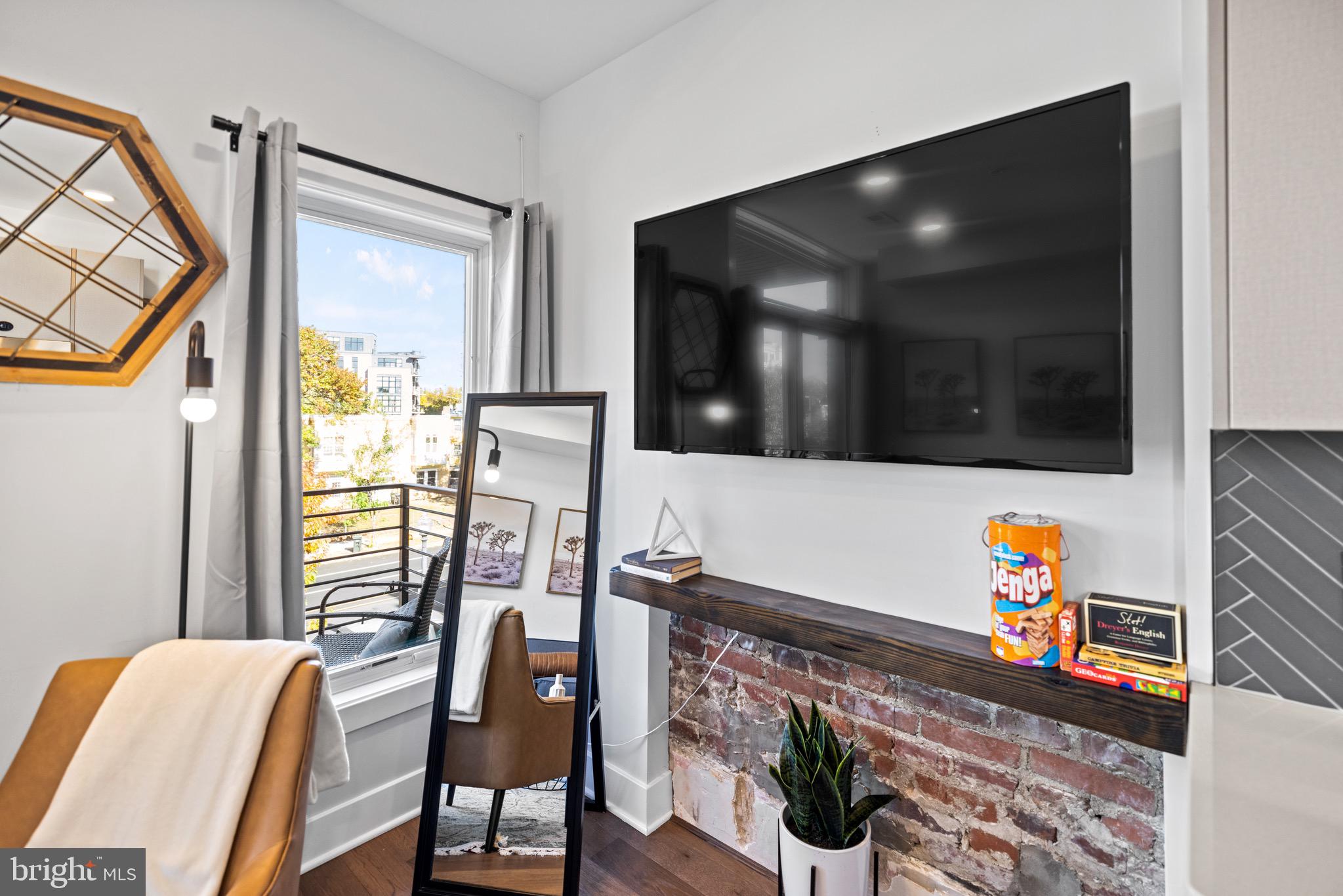 H STREET CORRIDOR - Residential Income