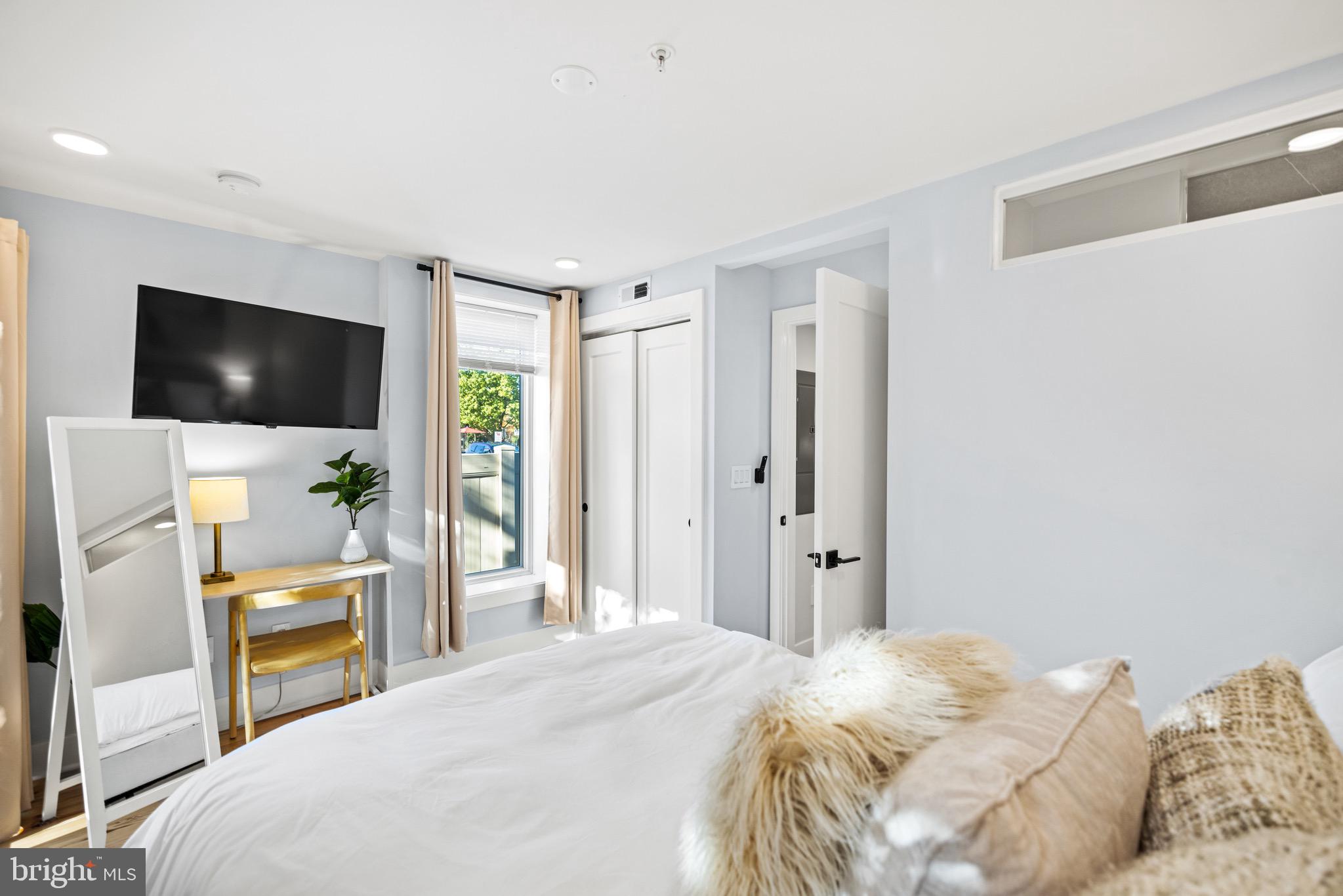 H STREET CORRIDOR - Residential Income