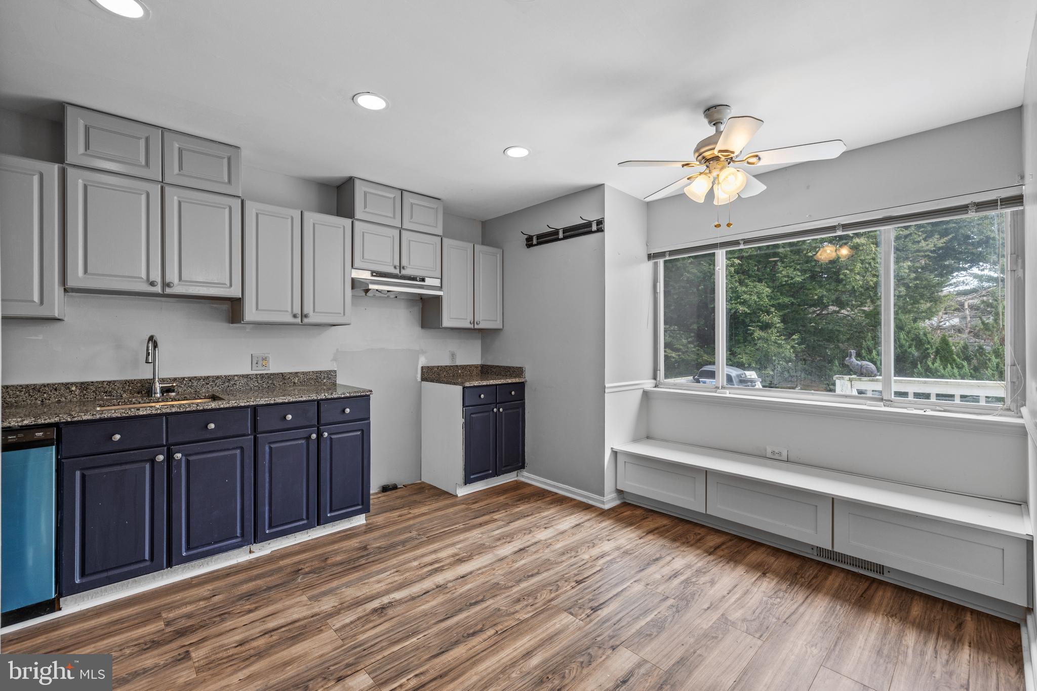 CONSTANT FRIENDSHIP - Residential