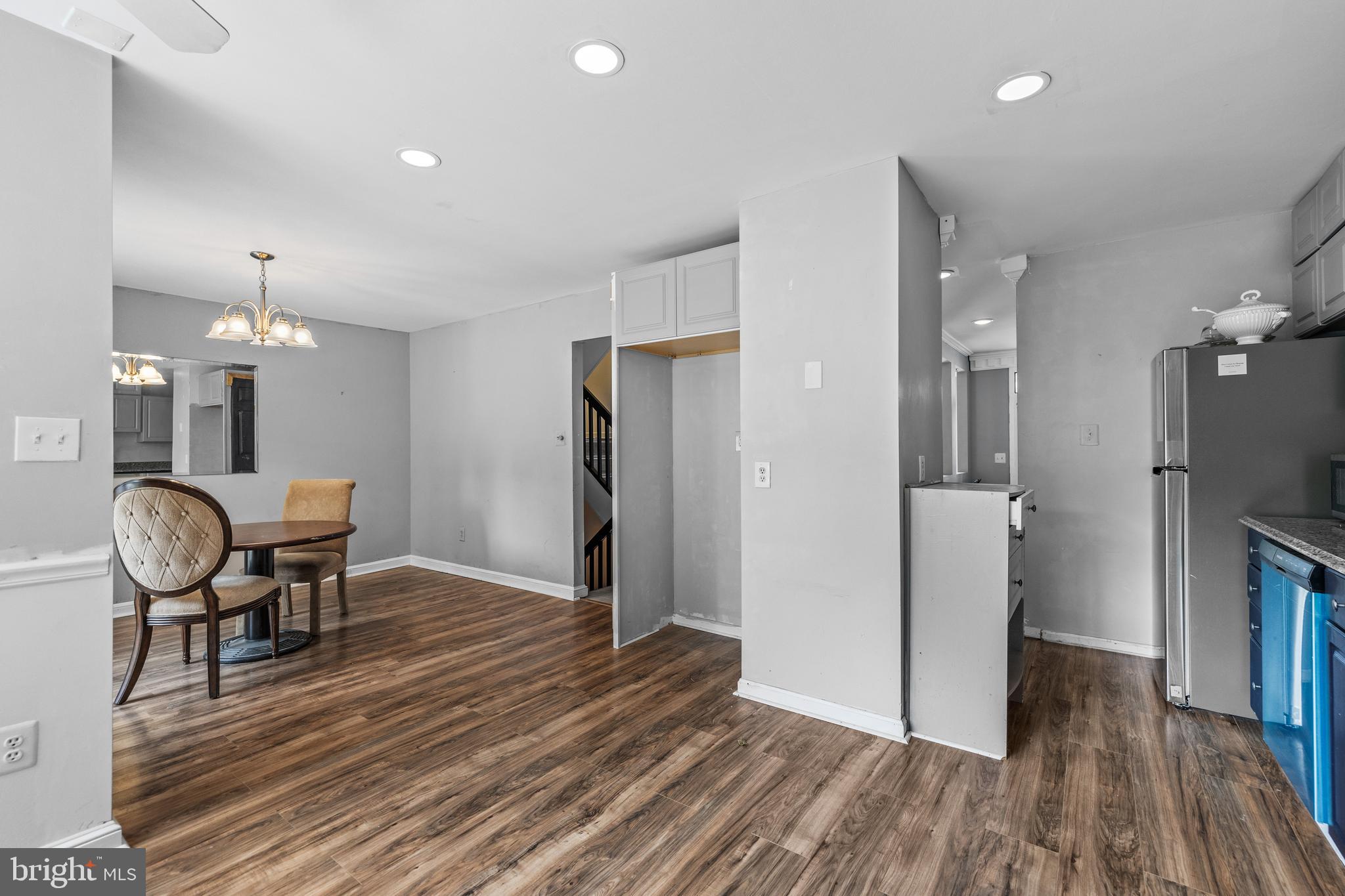 CONSTANT FRIENDSHIP - Residential