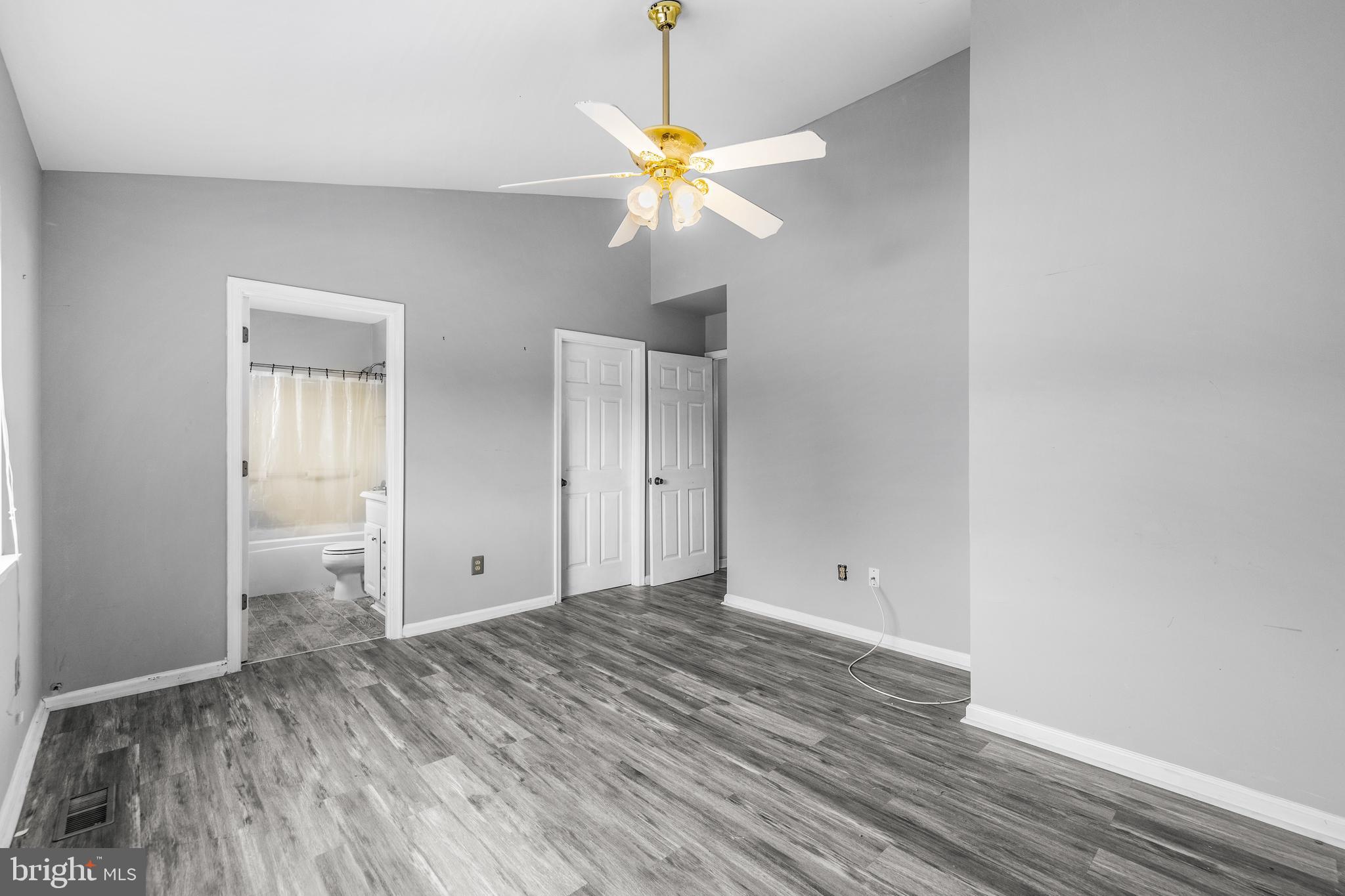 CONSTANT FRIENDSHIP - Residential