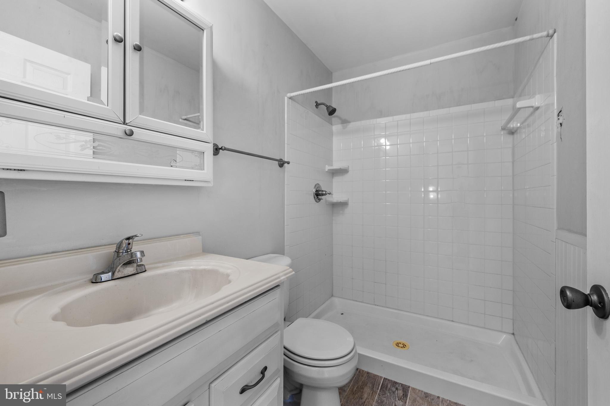 CONSTANT FRIENDSHIP - Residential