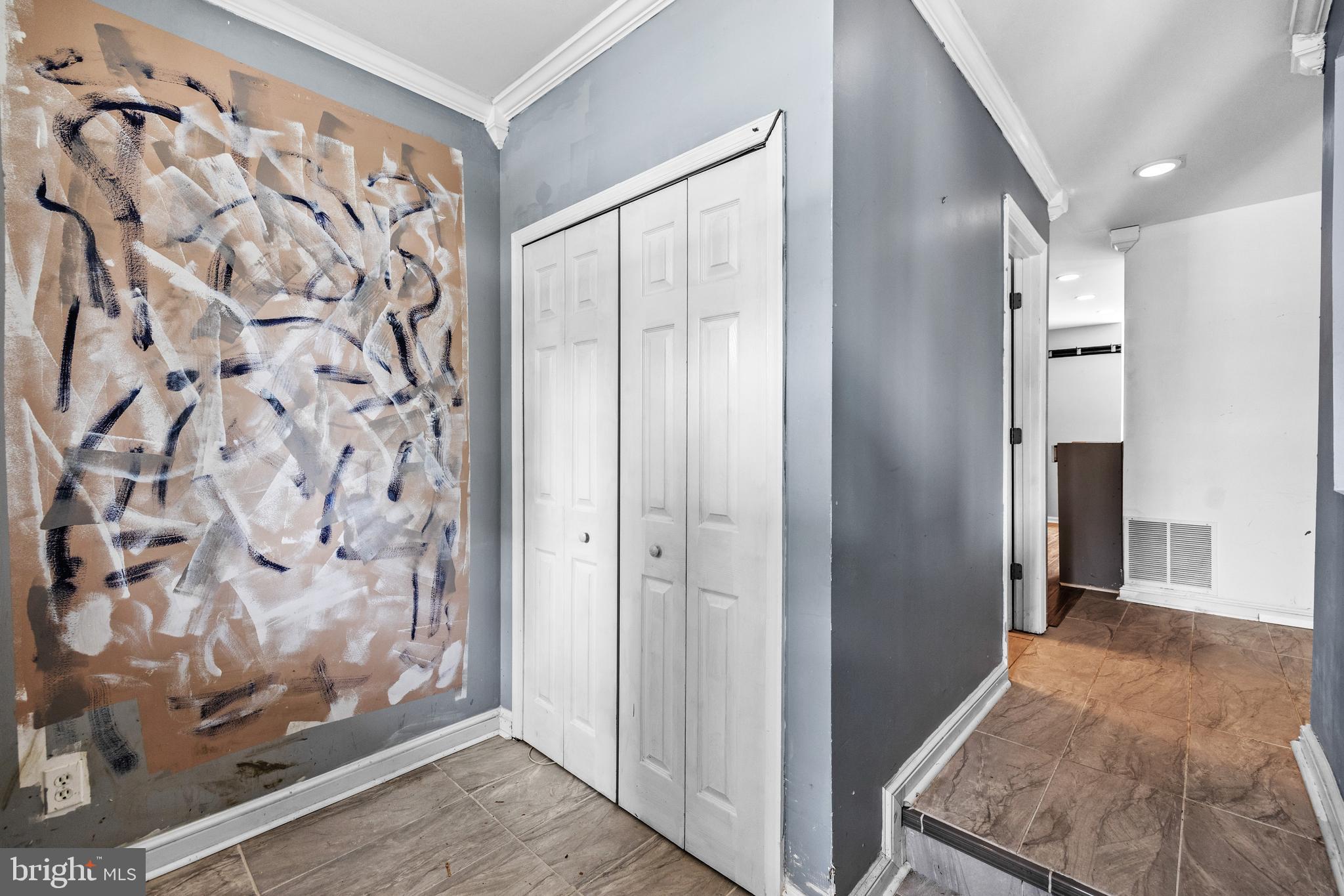 CONSTANT FRIENDSHIP - Residential