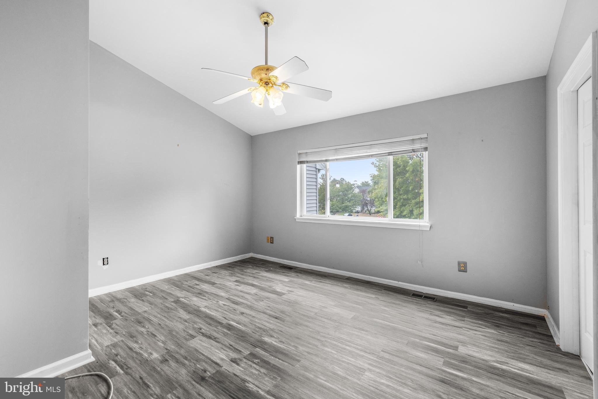 CONSTANT FRIENDSHIP - Residential