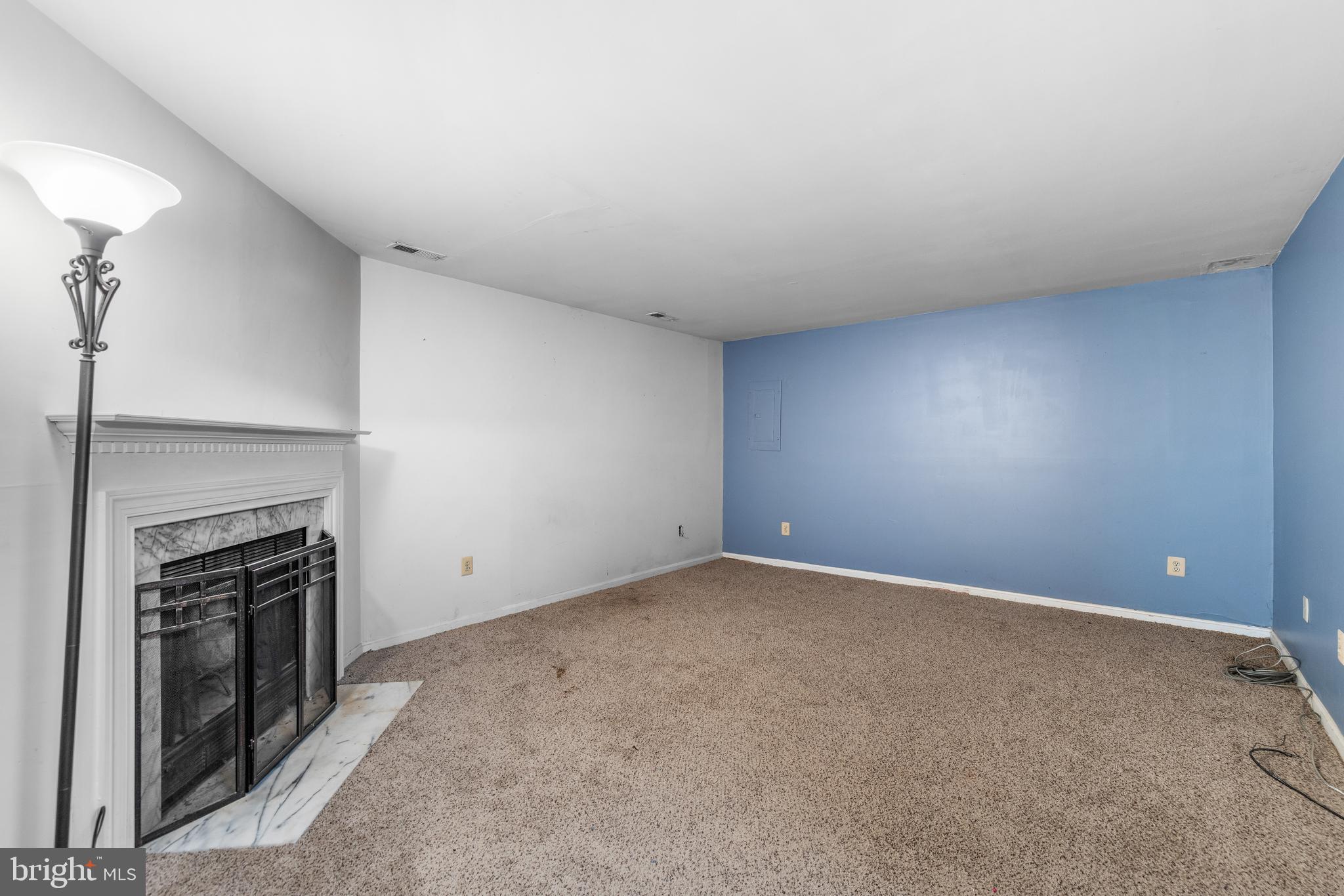 CONSTANT FRIENDSHIP - Residential