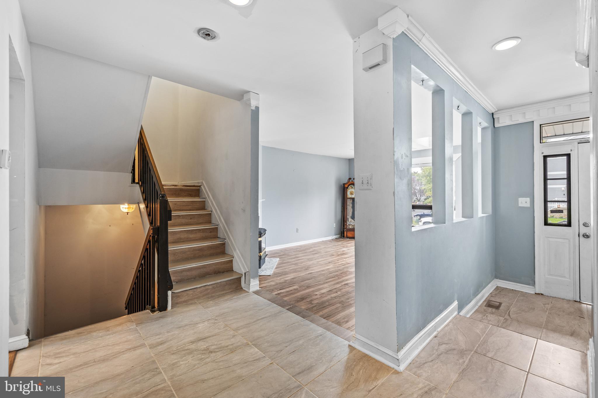 CONSTANT FRIENDSHIP - Residential