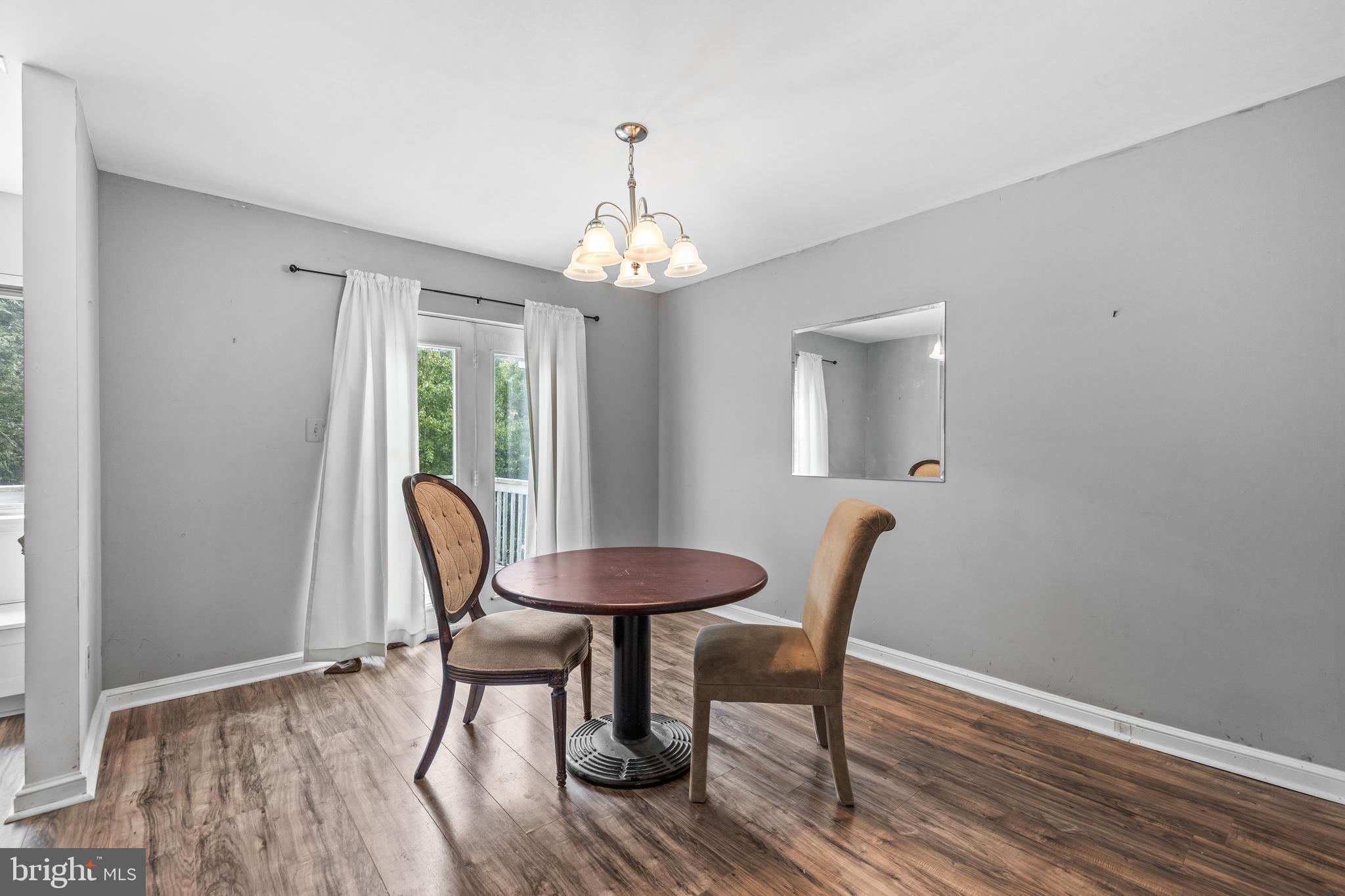 CONSTANT FRIENDSHIP - Residential