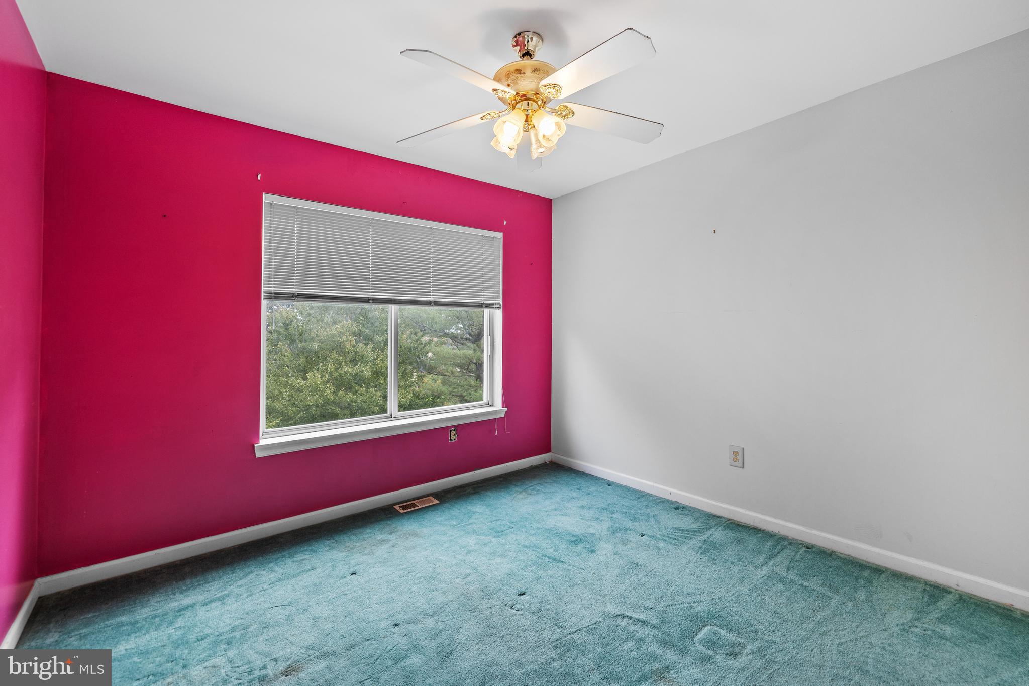 CONSTANT FRIENDSHIP - Residential