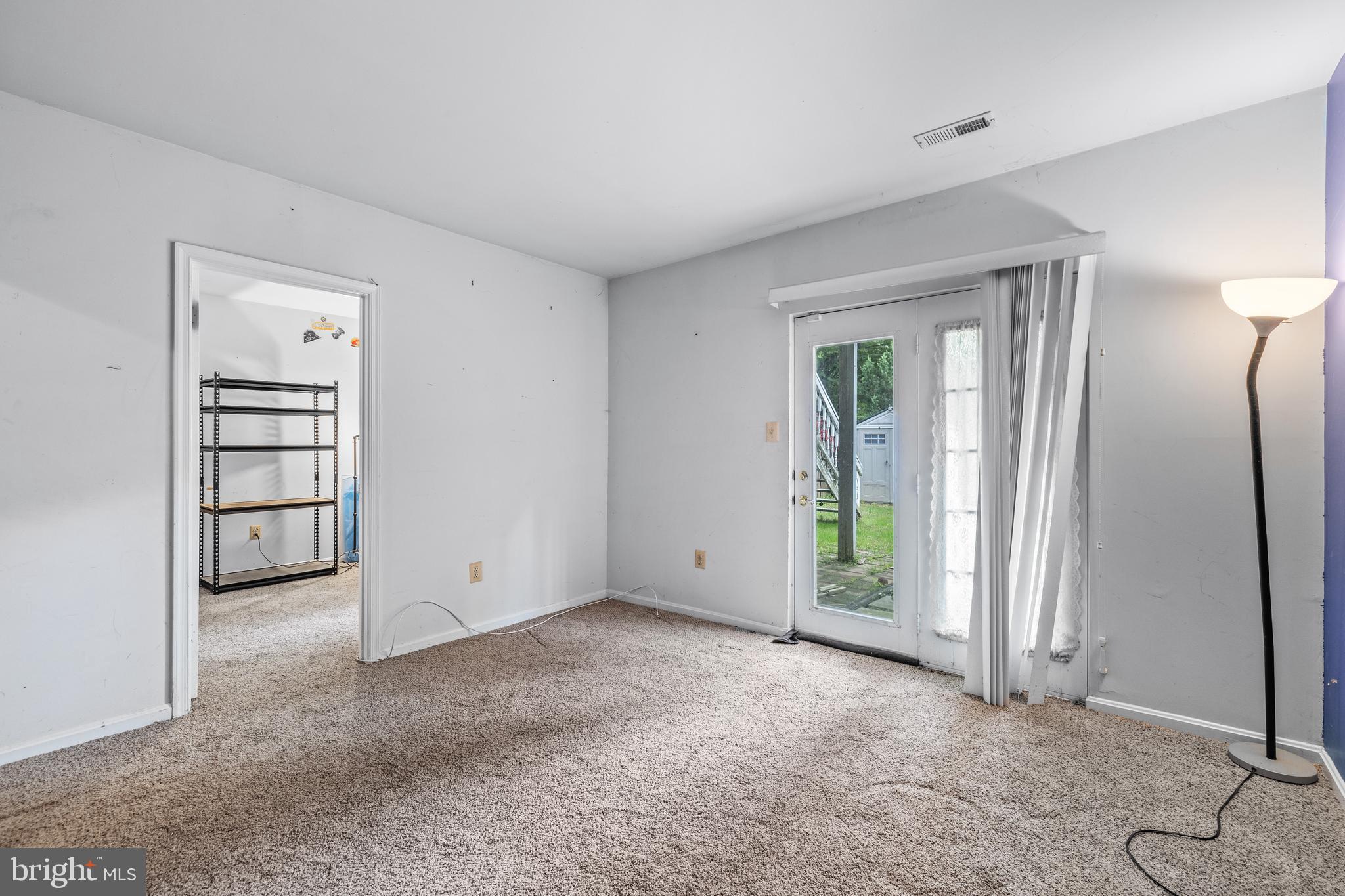 CONSTANT FRIENDSHIP - Residential