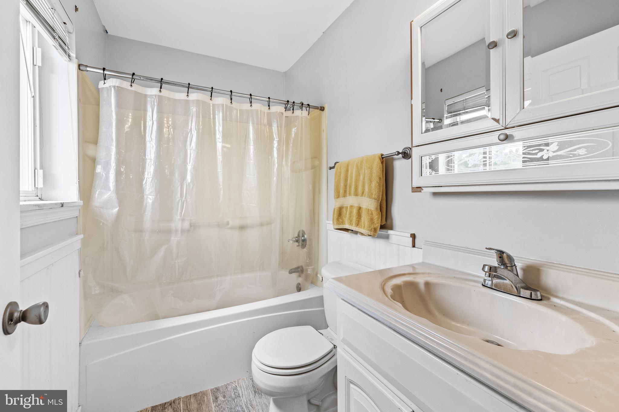 CONSTANT FRIENDSHIP - Residential