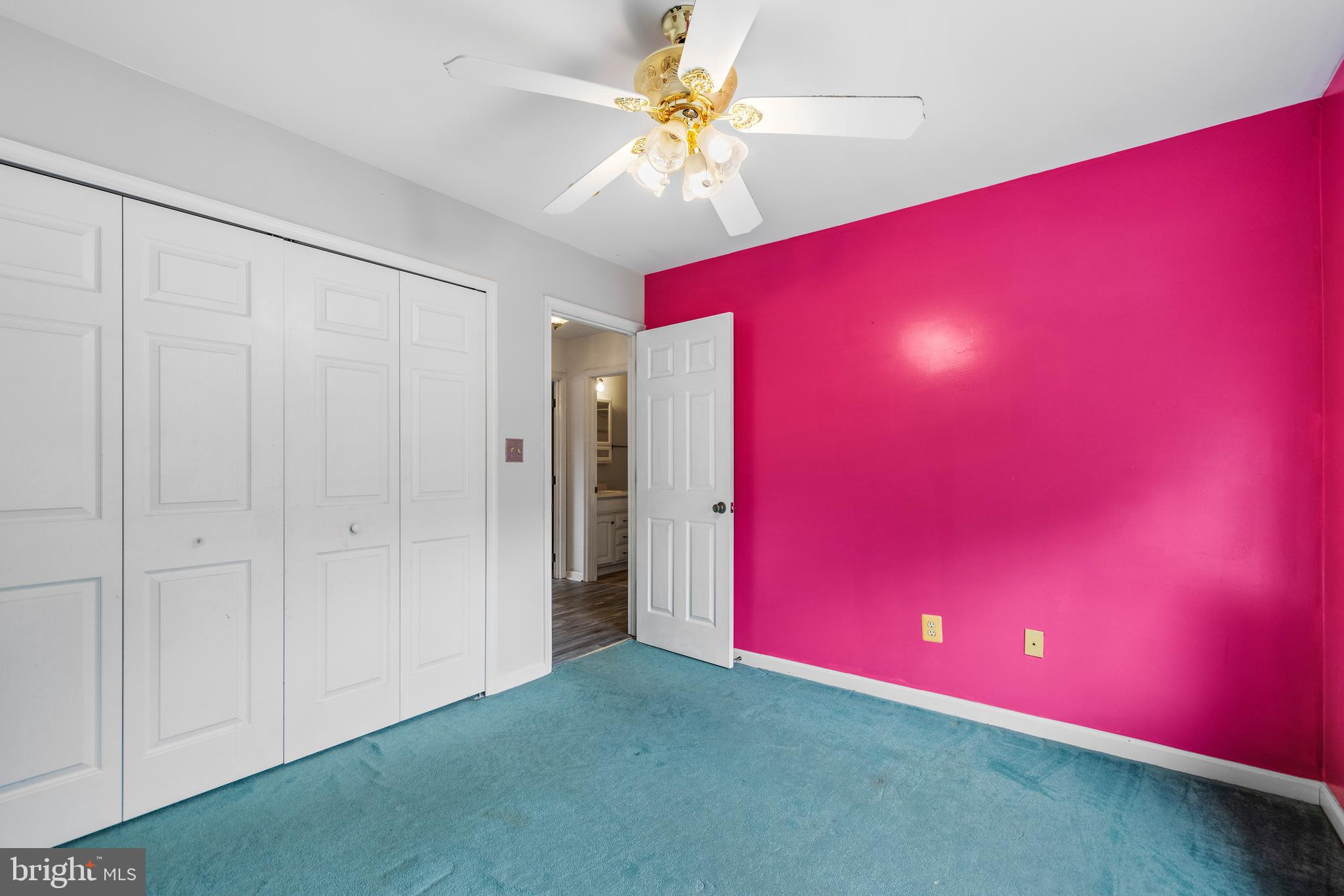 CONSTANT FRIENDSHIP - Residential