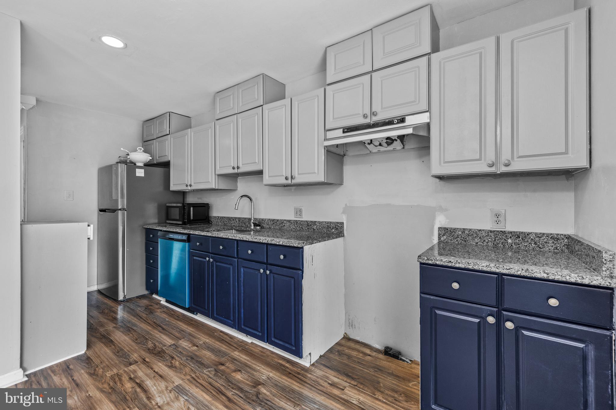 CONSTANT FRIENDSHIP - Residential