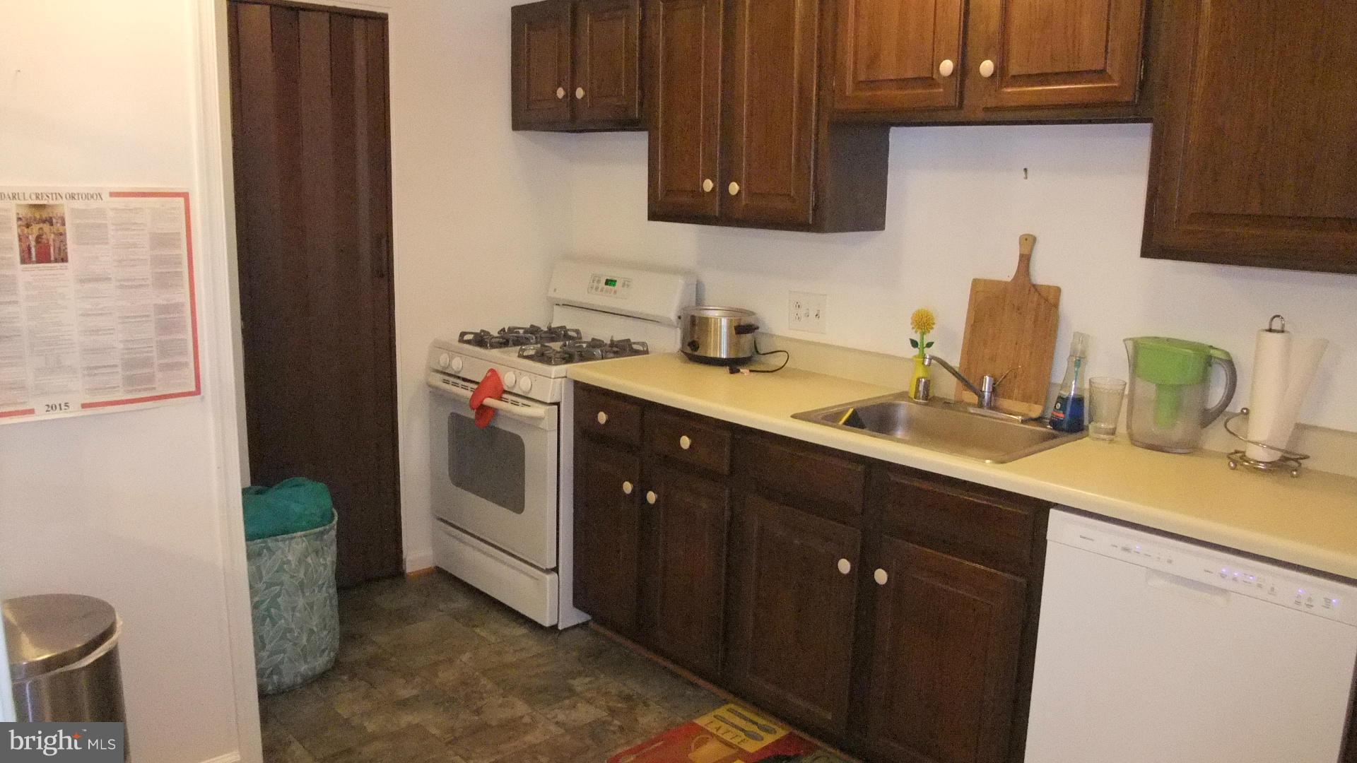 MOORINGS OF OCCOQUAN CON - Residential Lease