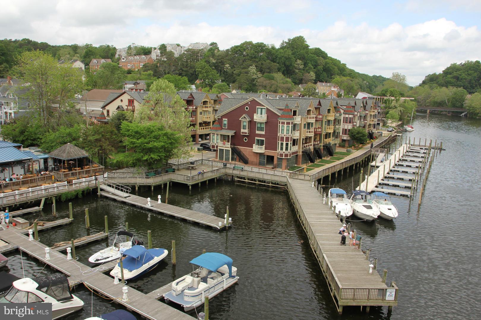 MOORINGS OF OCCOQUAN CON - Residential Lease