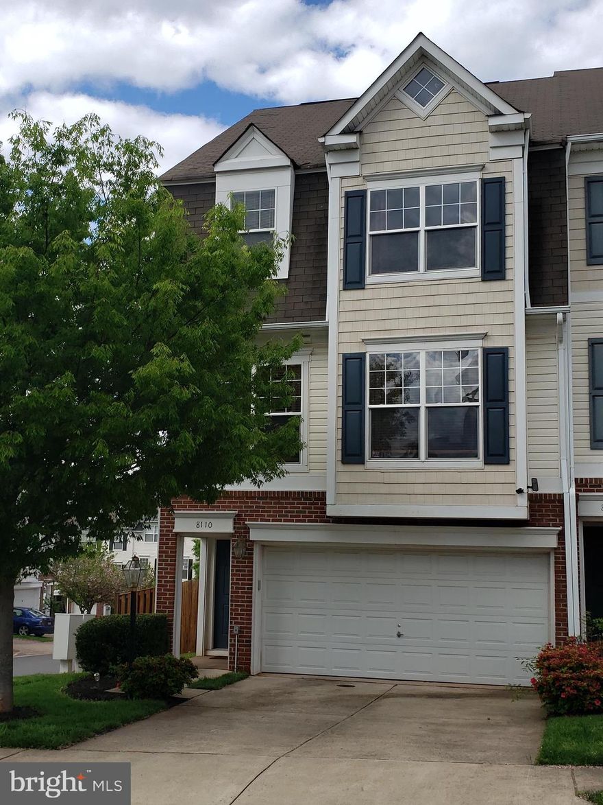 BEAUTIFUL, 3 LEVEL END UNIT IN BLOOMS MILL COMMUNITY. SPACIOUS OPEN FLOOR PLAN WITH LOTS OF NATURAL LIGHTING. LARGE EAT-IN KITCHEN WITH  STAINLESS STEEL APPLIANCES & ISLAND.  BATHROOMS HAVE PORCELAIN & CERAMIC TILES. 2 CAR GARAGE WITH PAVED DRIVEWAY & 2 ADDITIONAL CAR SPACES. LARGE FENCED-IN YARD. PLENTY OF ADDITIONAL PARKING.