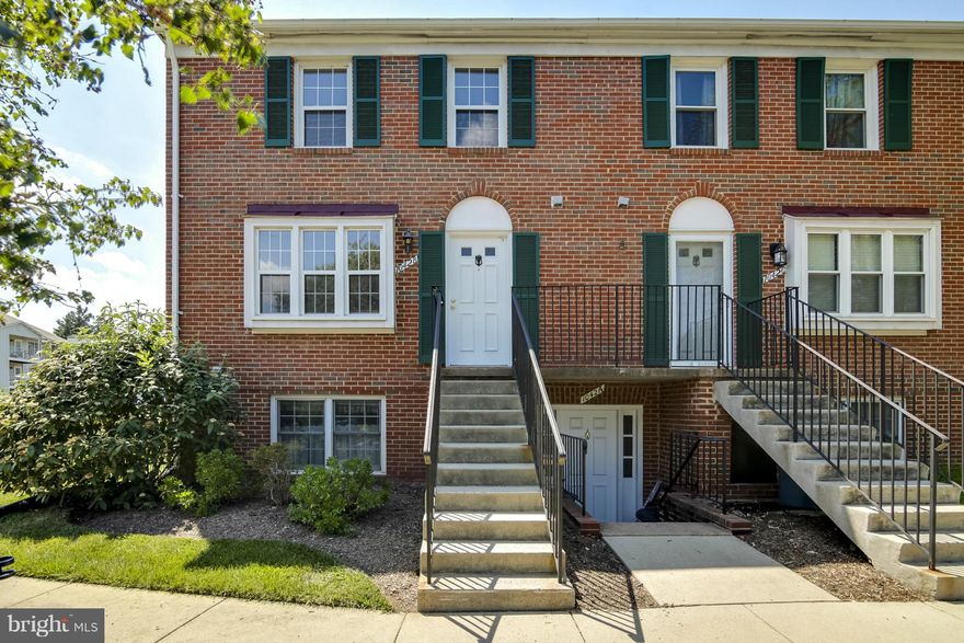 End unit upper level condo. New paint and carpet. Near Rt. 28, Dulles Airport. Spacious and bright 3 BR and 2.5 baths. Close to schools, shopping, and transportation.  Move in now.  Vacant. Use guest or #1 pkg. space.
