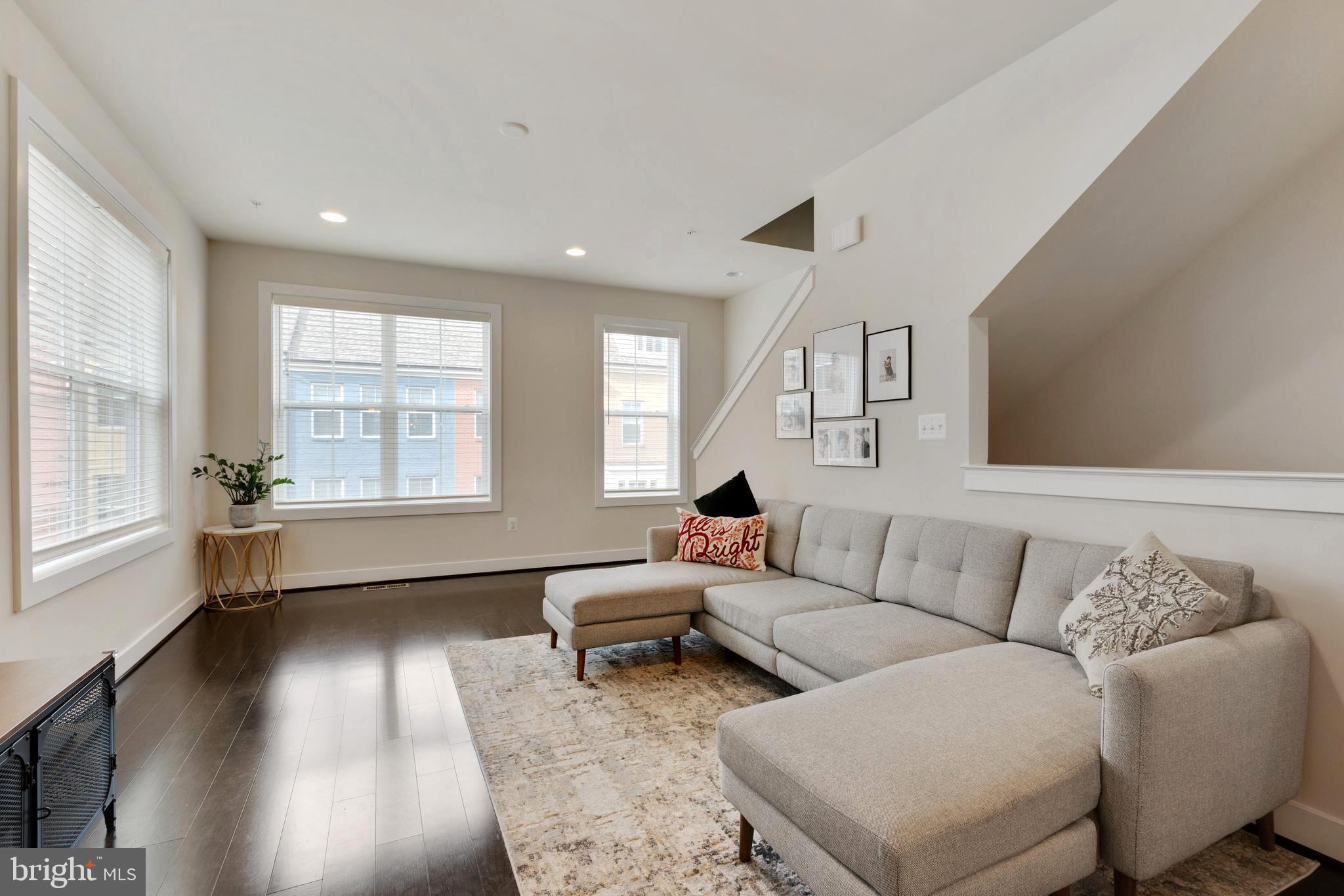 GLENMONT METROCENTRE - Residential