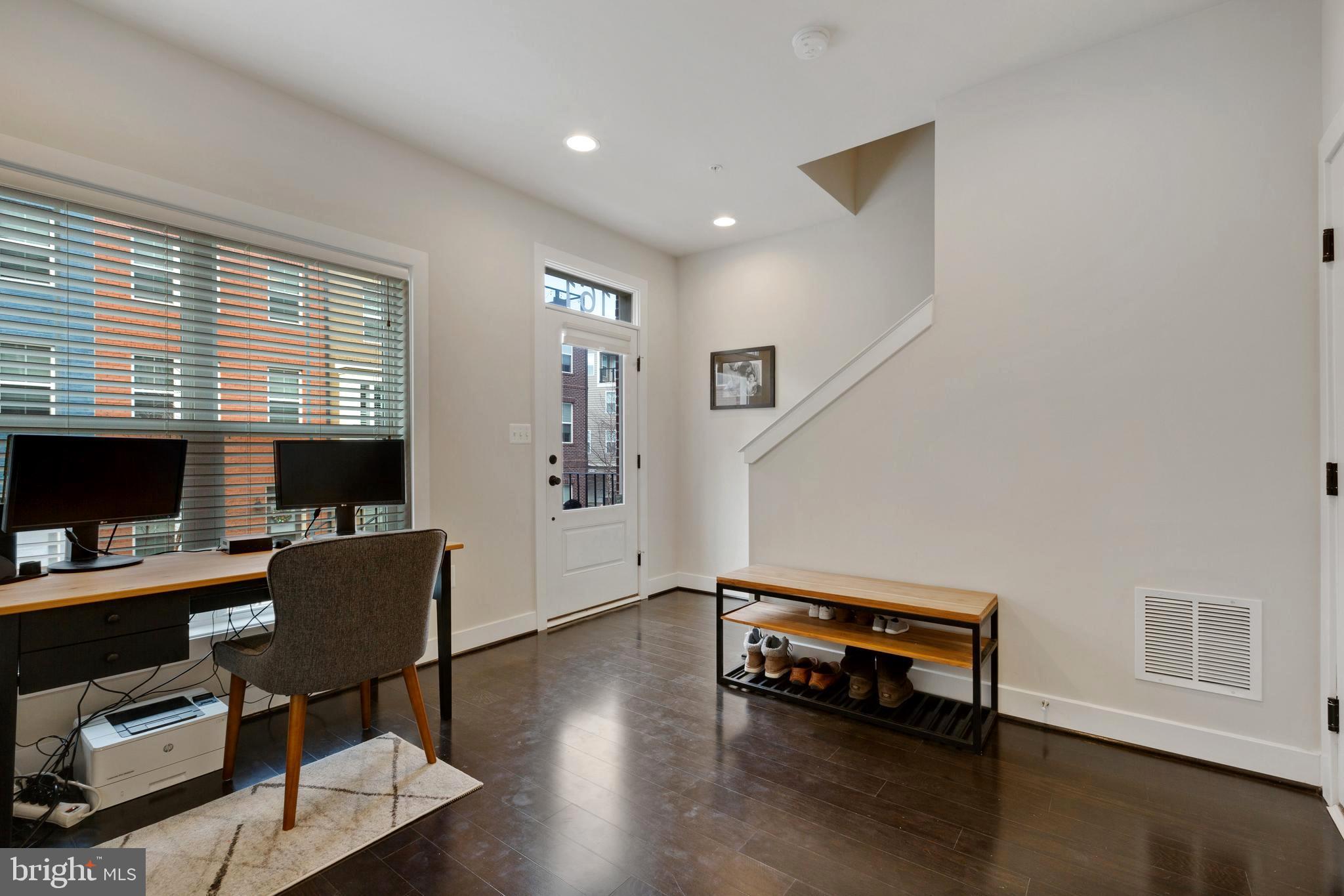 GLENMONT METROCENTRE - Residential