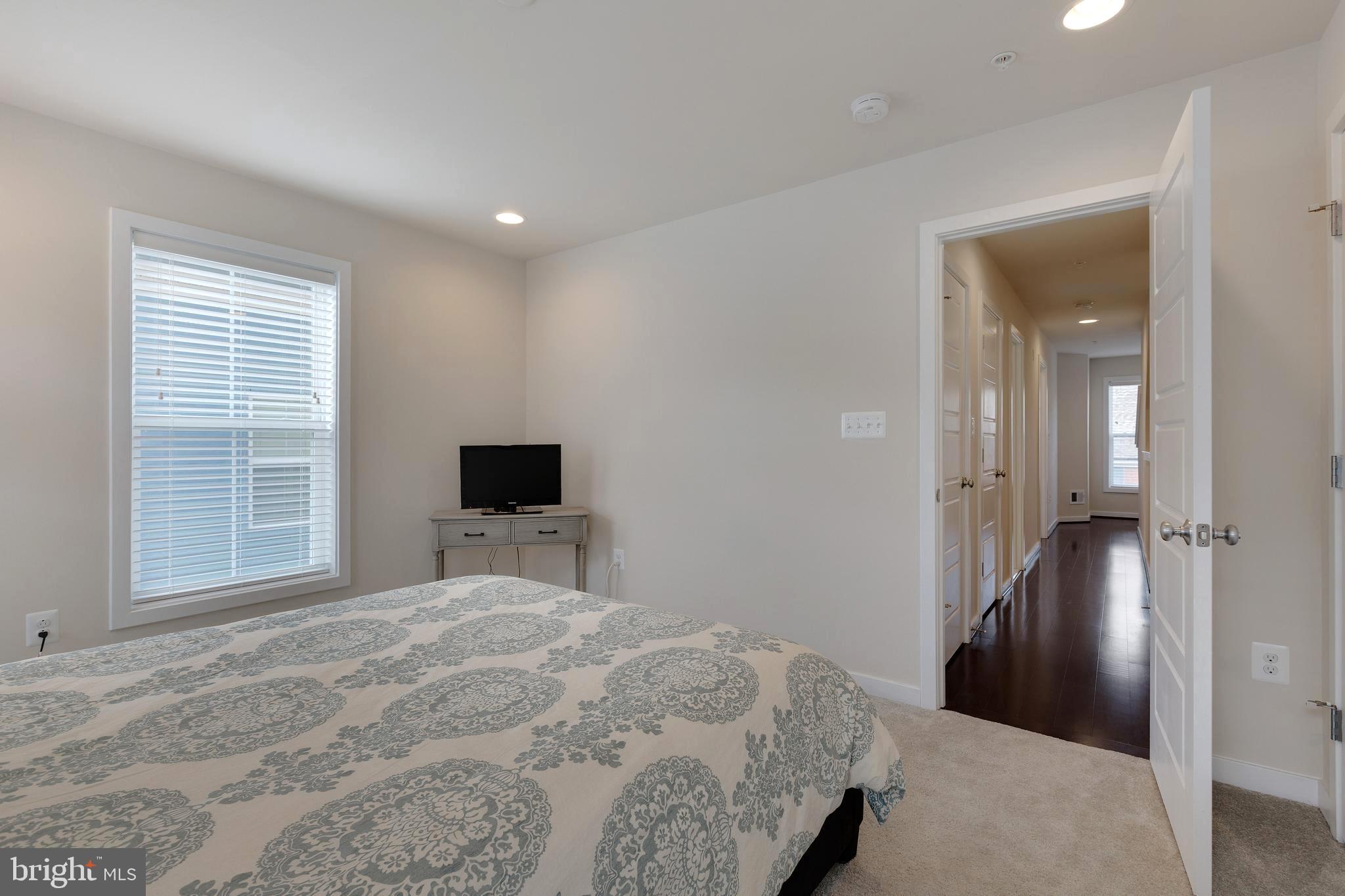 GLENMONT METROCENTRE - Residential