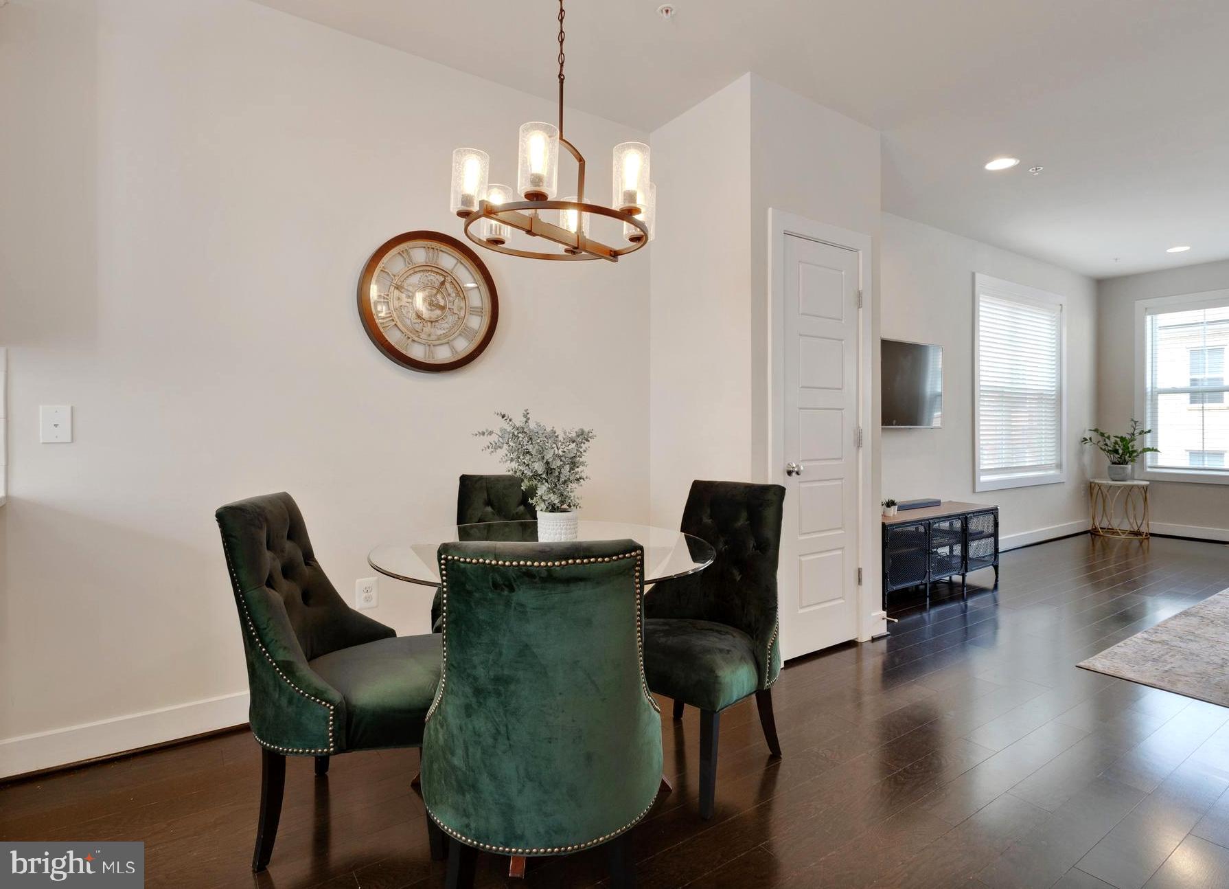 GLENMONT METROCENTRE - Residential