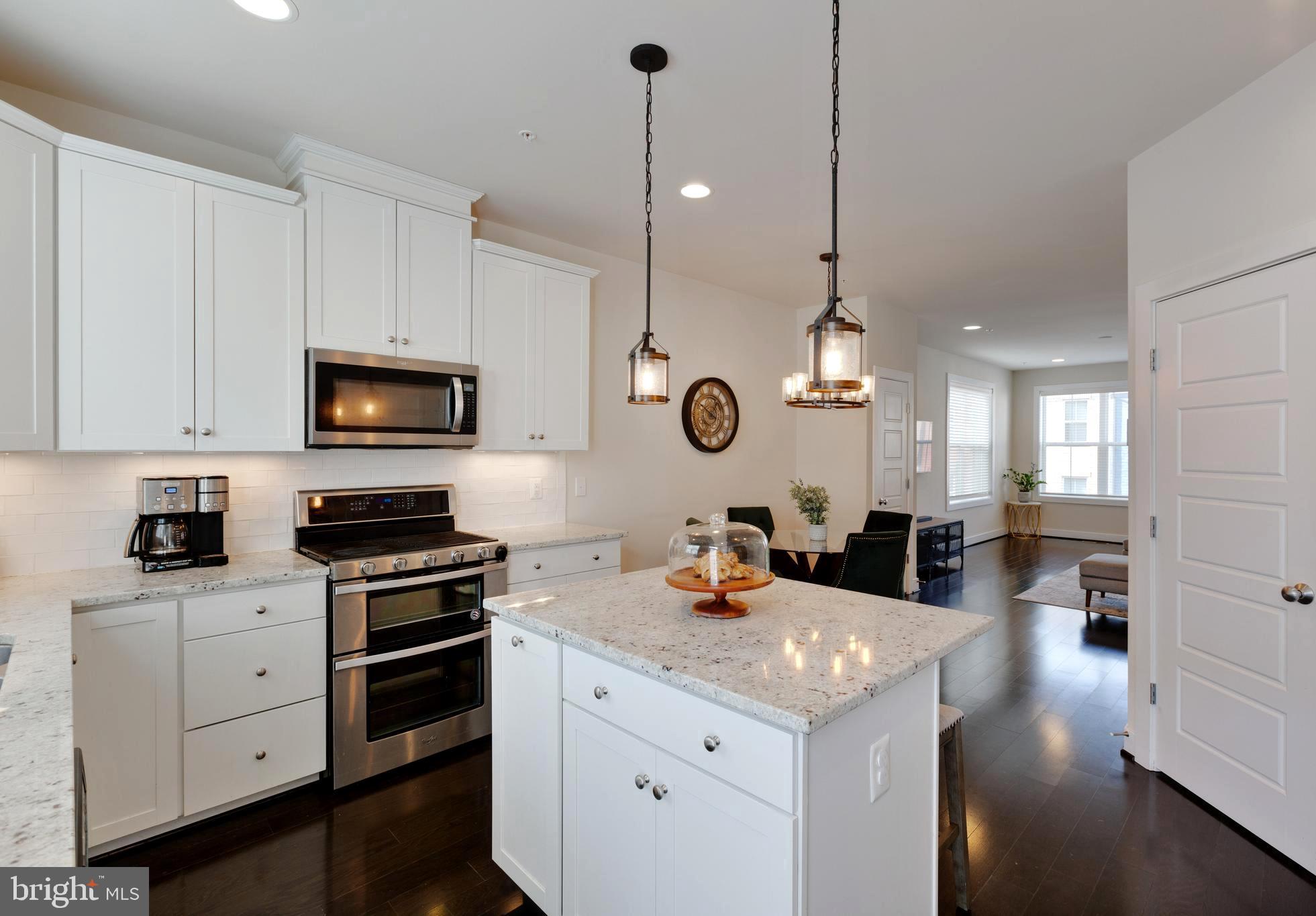 GLENMONT METROCENTRE - Residential