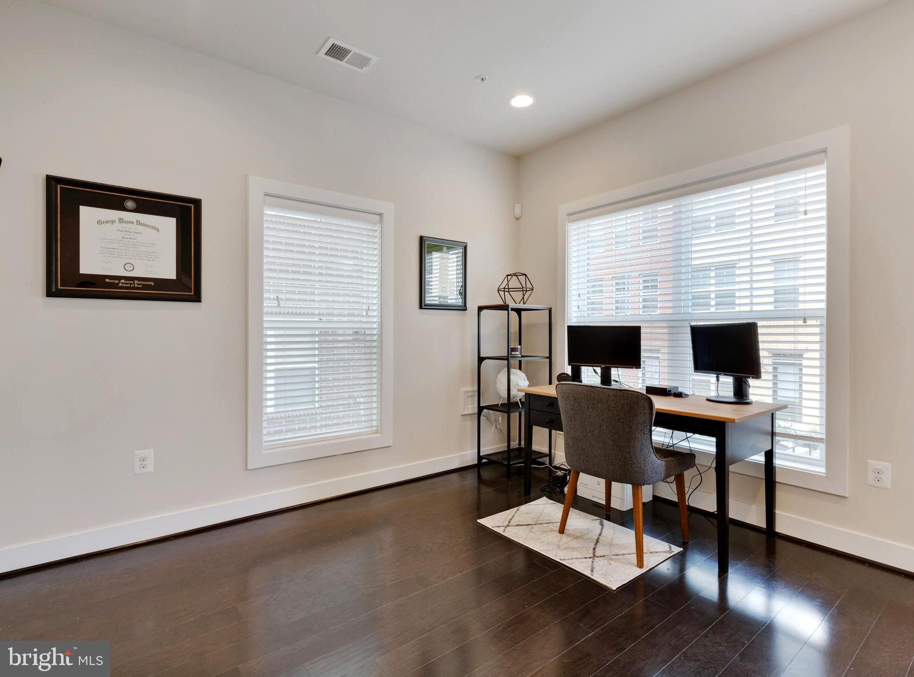GLENMONT METROCENTRE - Residential