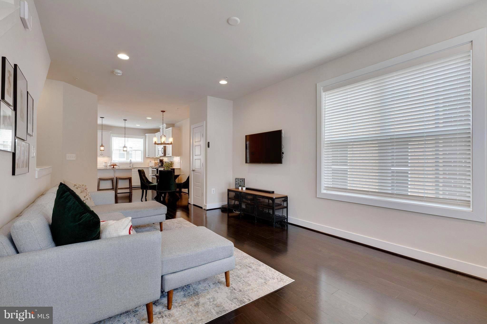GLENMONT METROCENTRE - Residential