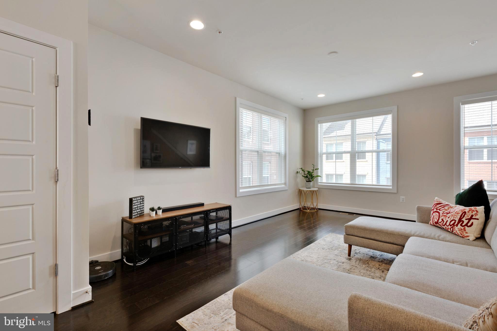 GLENMONT METROCENTRE - Residential