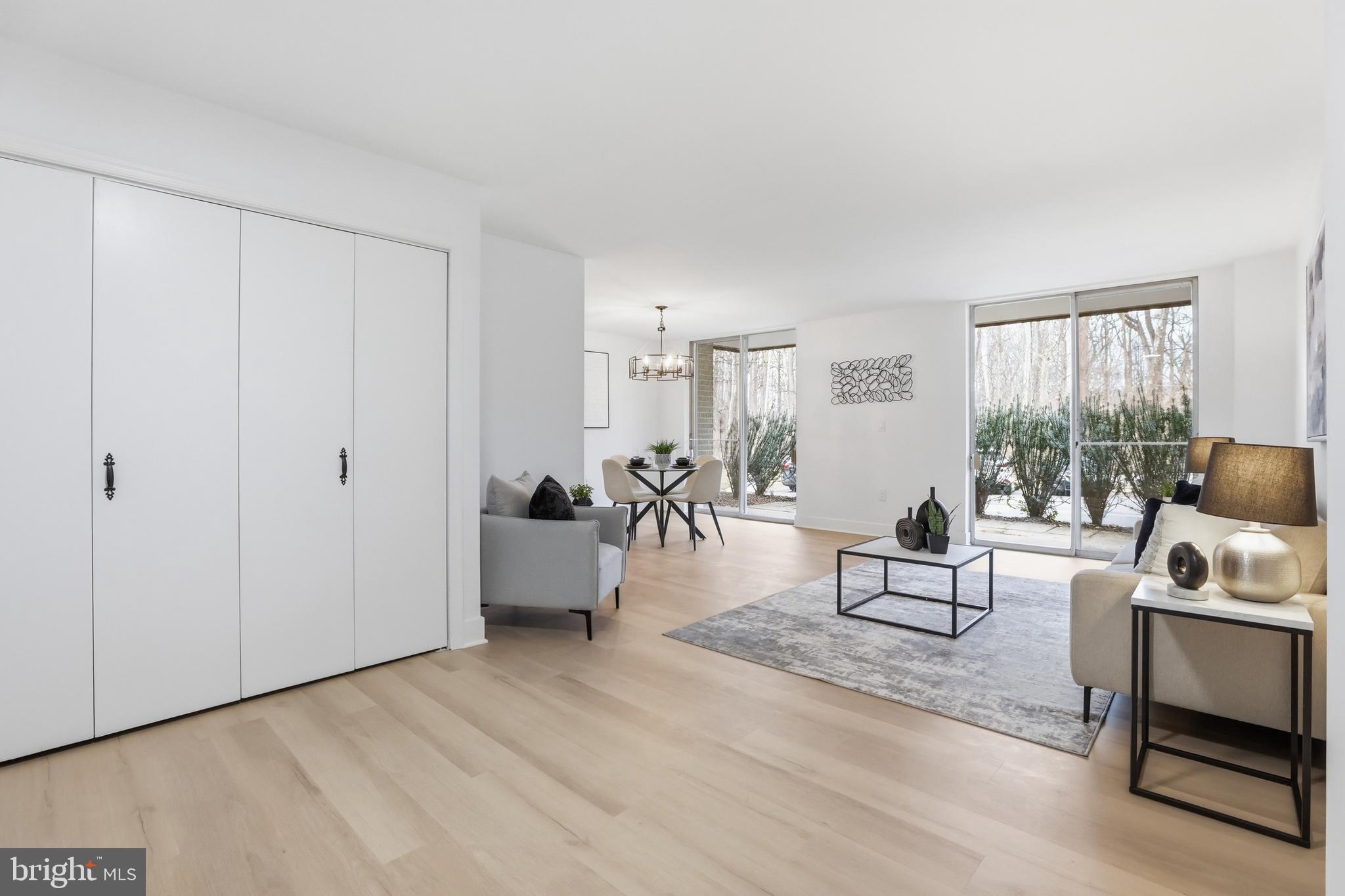 LAKESIDE TERRACE - Residential