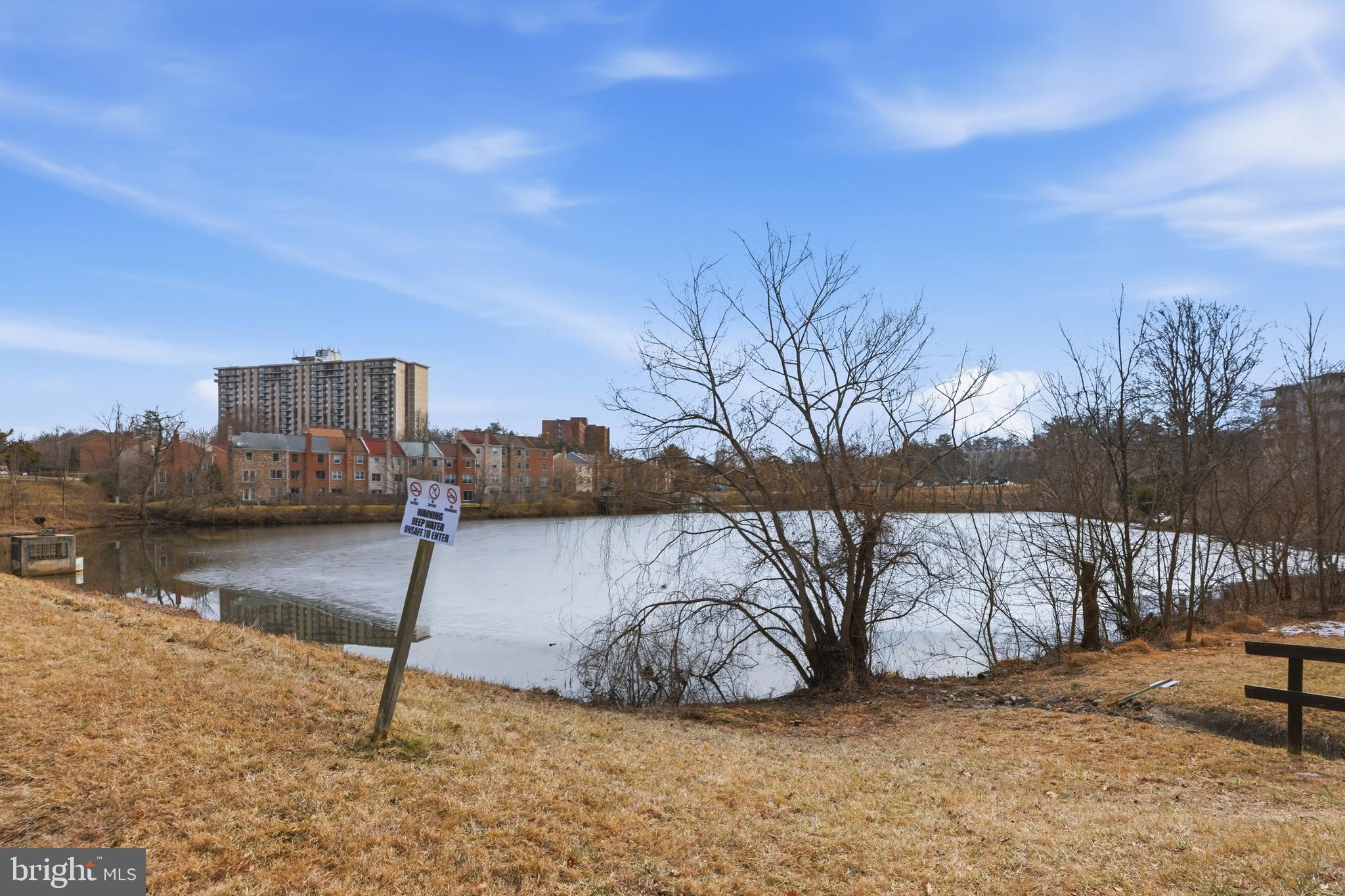 LAKESIDE TERRACE - Residential