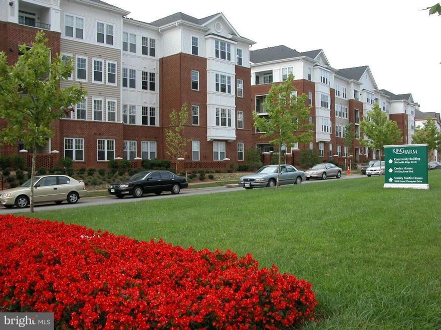 Luxury condo, walk to Metro,Shopping,easy onto I-270, 2BR/2FB, in prestigious King Farm Community.  Spacious 1436 SF, high ceilings, on 3rd floor of a 4-story building w/ elevator. Large Living Room, spacious kitchen with Maple cabinets, dishwasher, microwave, self-cleaning oven, W/D in unit & includes STORAGE ROOM.  2 parking spaces,and access to pool, fitness center, and park areas.