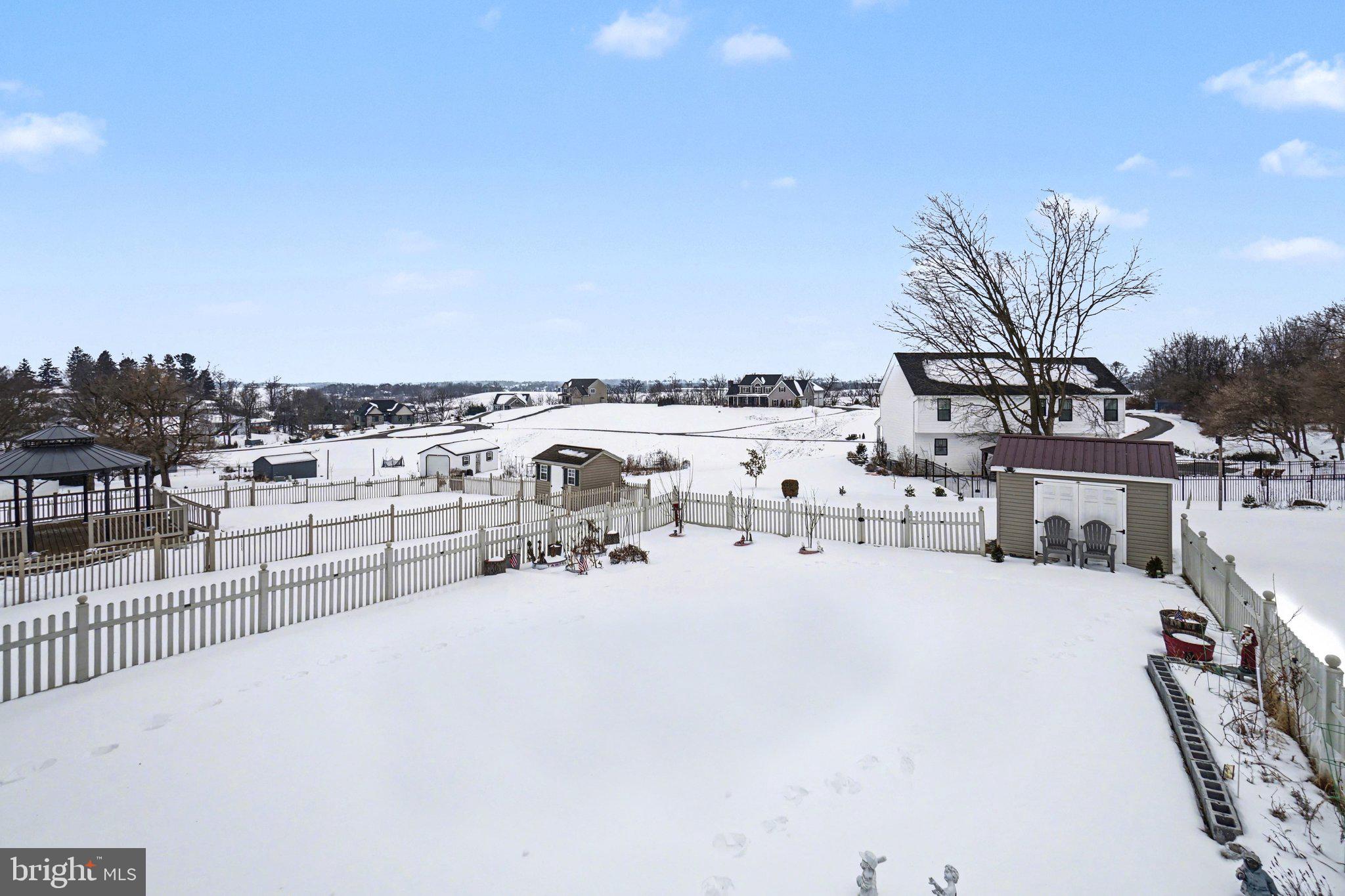 WALNUT KNOLLS - Residential