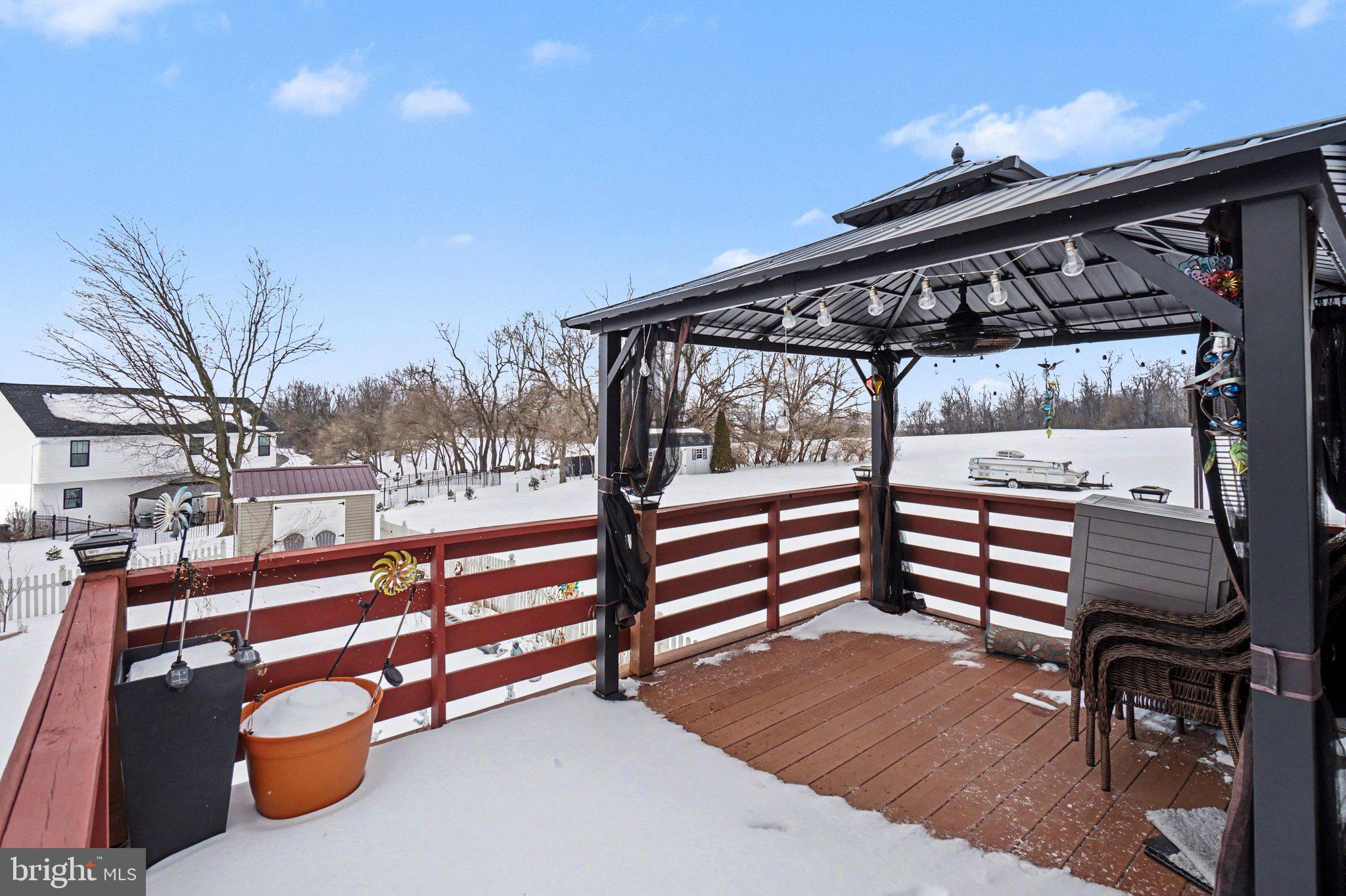 WALNUT KNOLLS - Residential