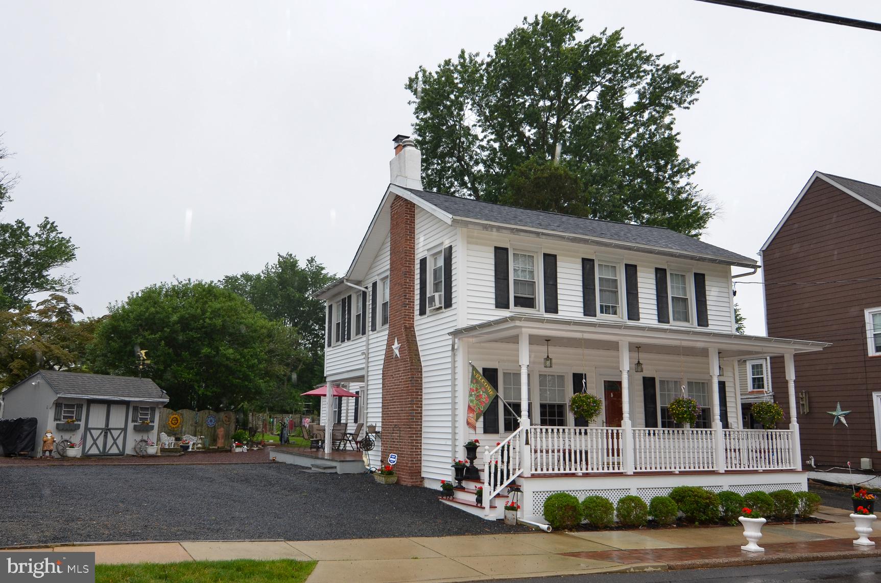 124 E BURLINGTON STREET