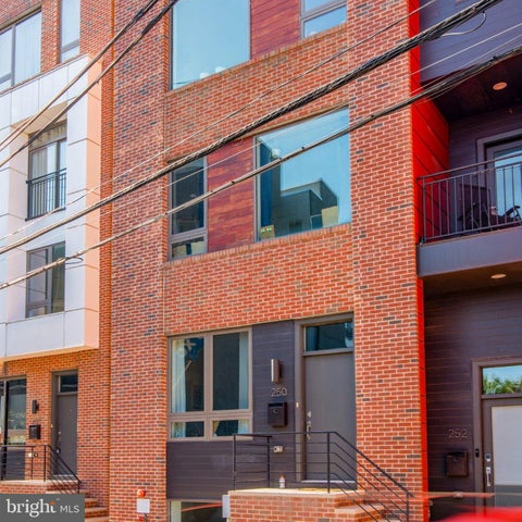 Townhouse For Sale - 250 Poplar Street<br/> Philadelphia County, PHILADELPHIA, PA 19123