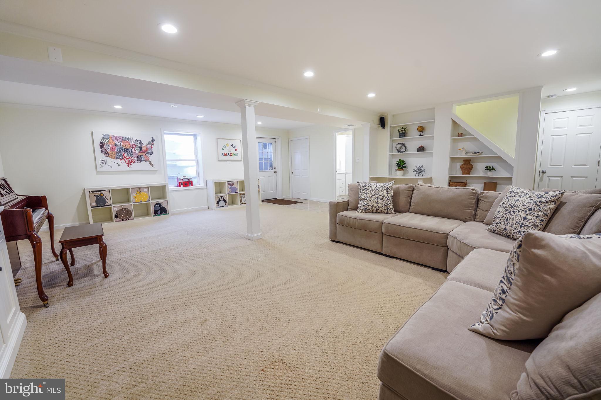 BROYHILLS MCLEAN ESTATES - Residential