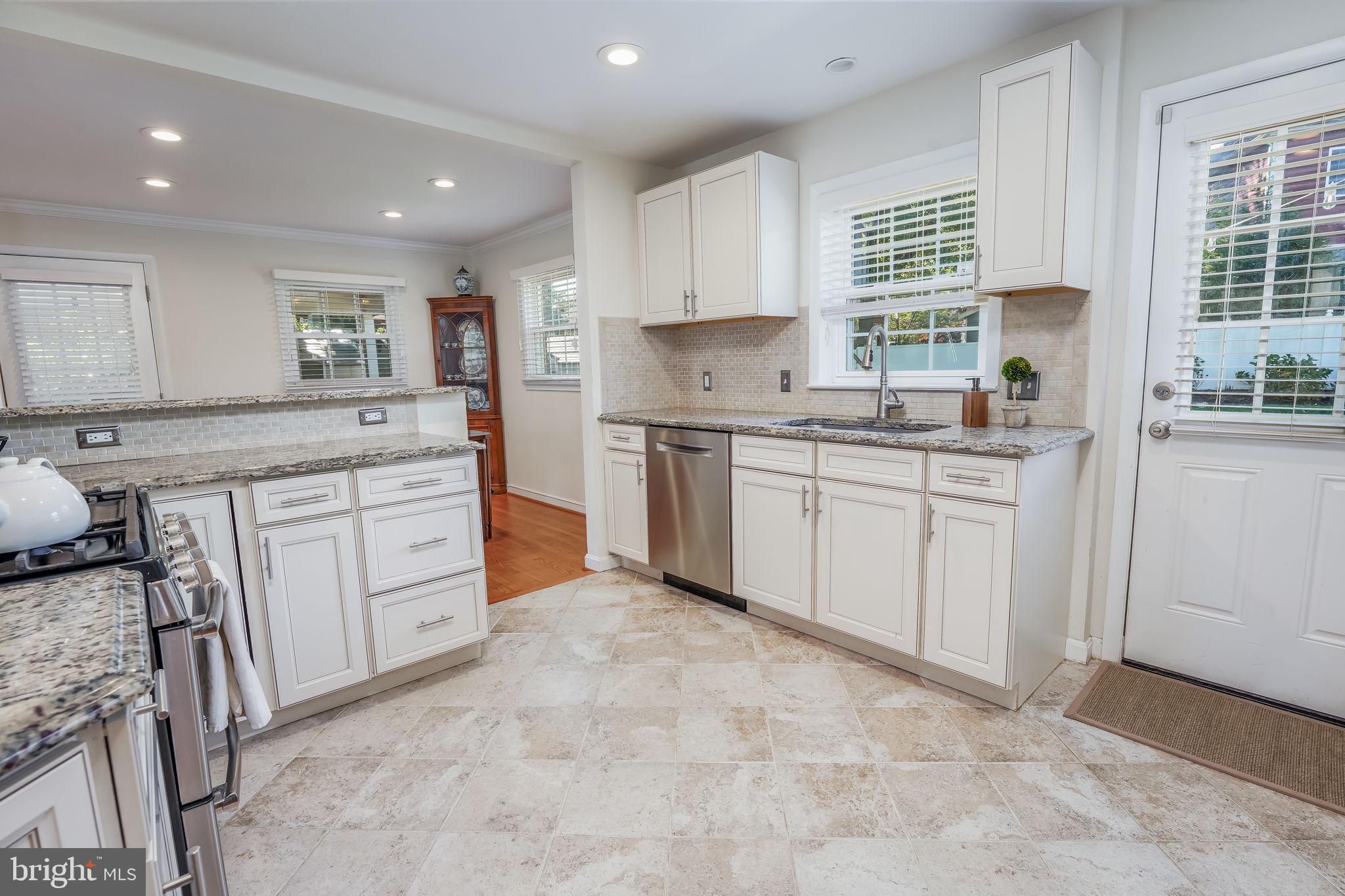 BROYHILLS MCLEAN ESTATES - Residential