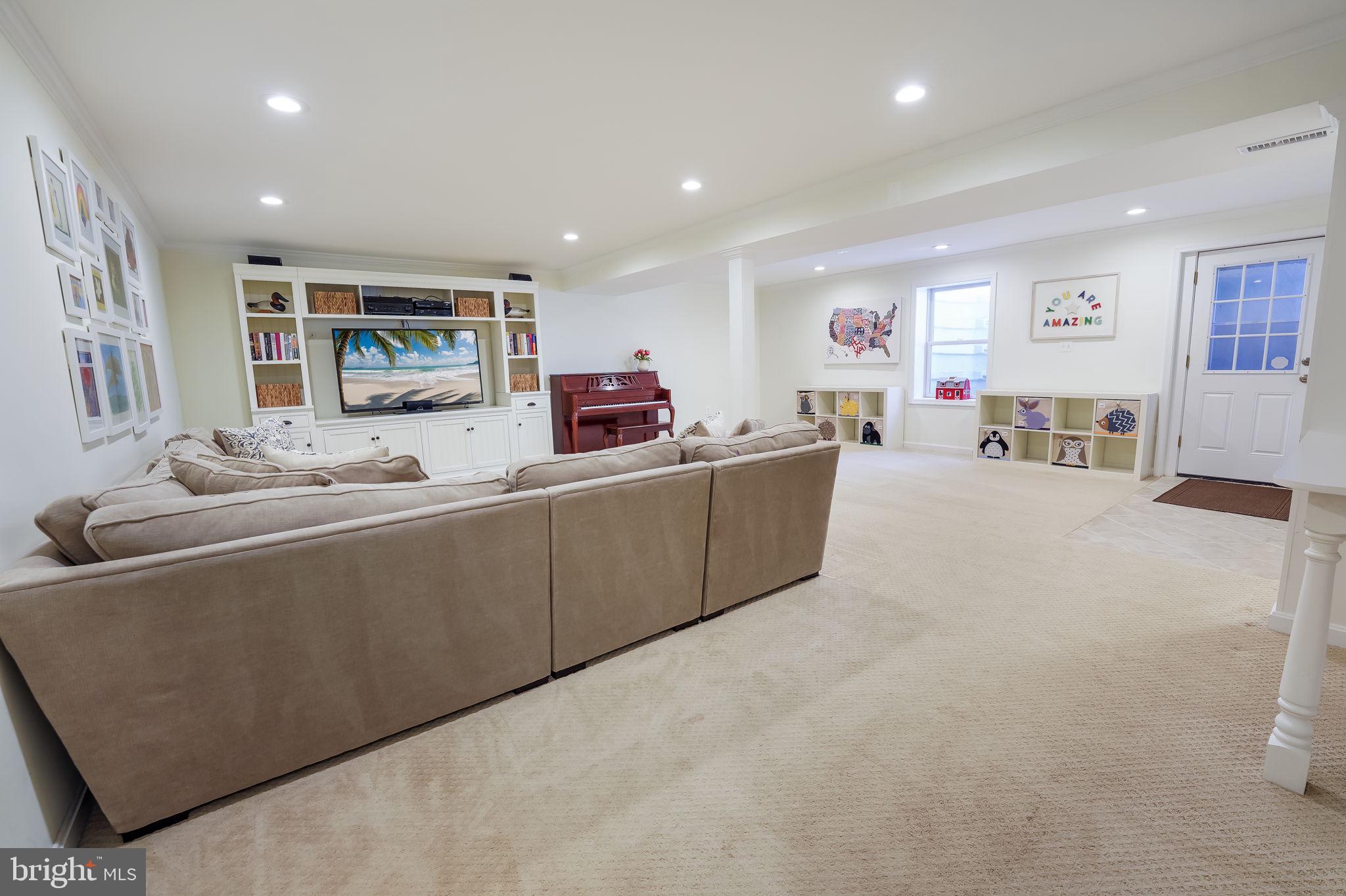 BROYHILLS MCLEAN ESTATES - Residential