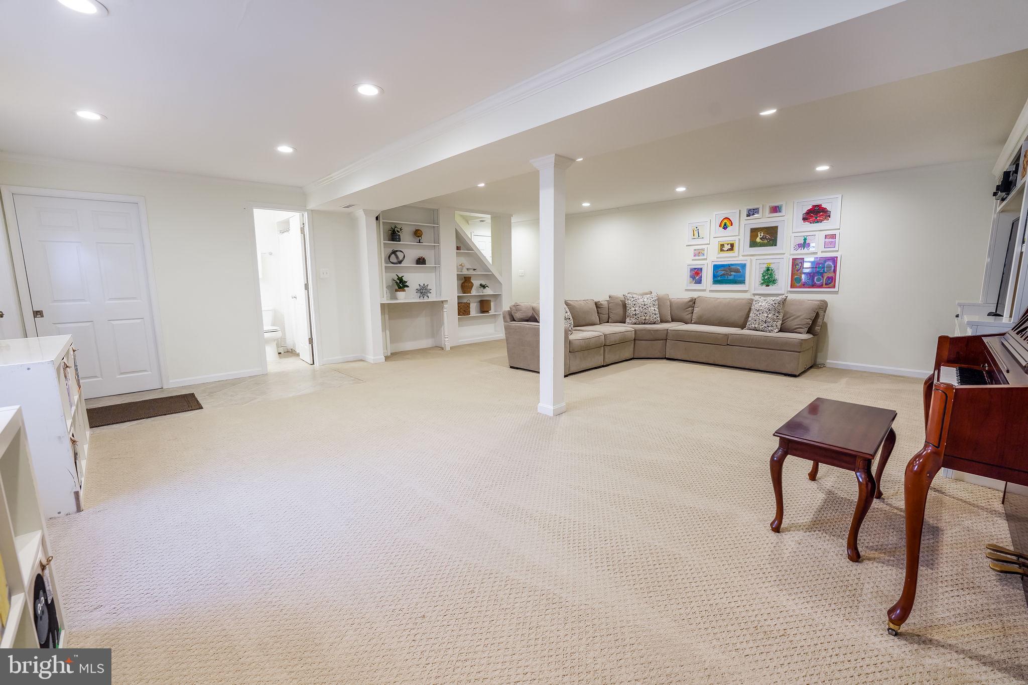 BROYHILLS MCLEAN ESTATES - Residential