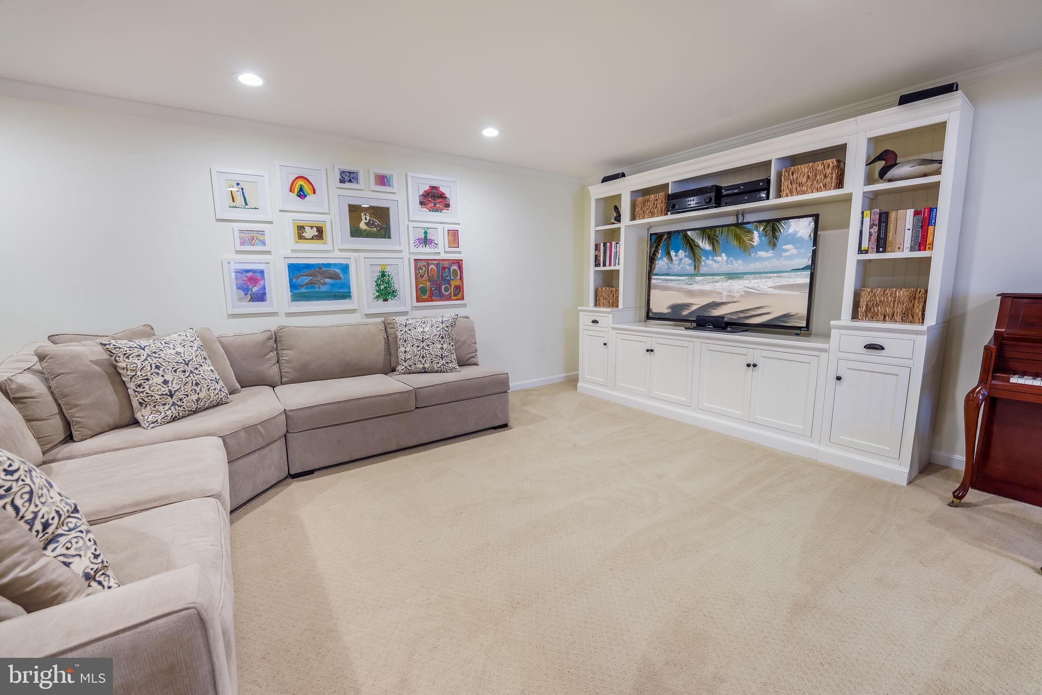 BROYHILLS MCLEAN ESTATES - Residential