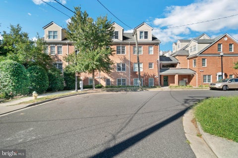 Townhouse For Rent - 2270 S Garfield Street #4<br/> ARLINGTON, VA 22206