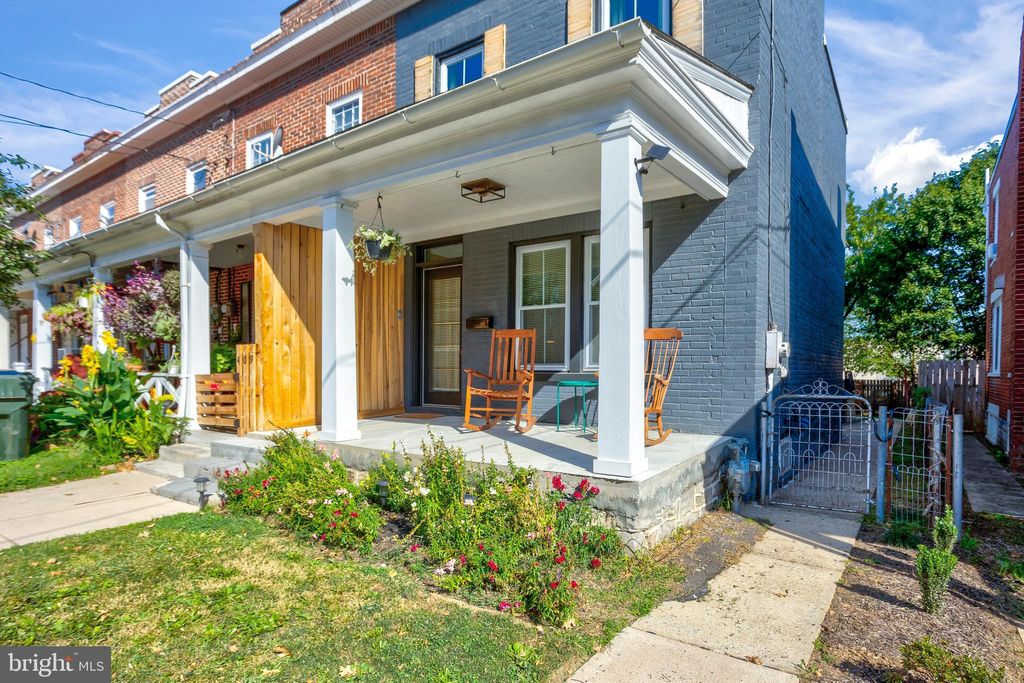 Photo of 411 E Ross Street, Lancaster, PA 17602 (MLS # PALA2040442)