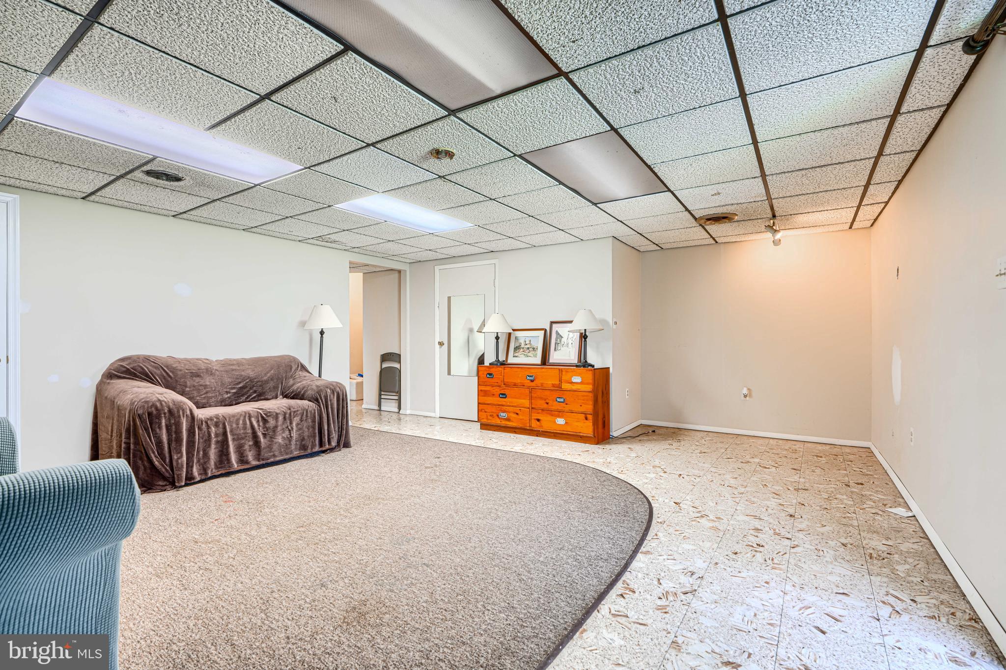 SEVEN COURTS - Residential