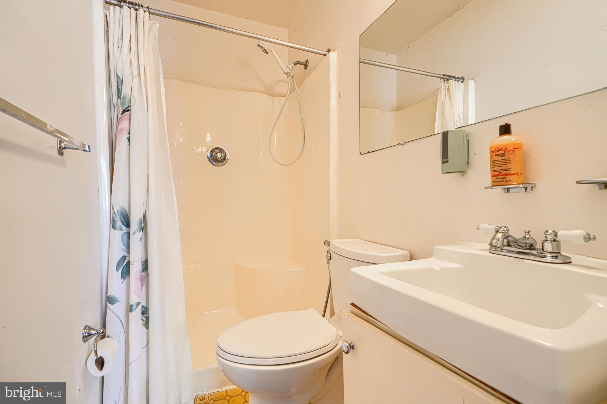 SEVEN COURTS - Residential