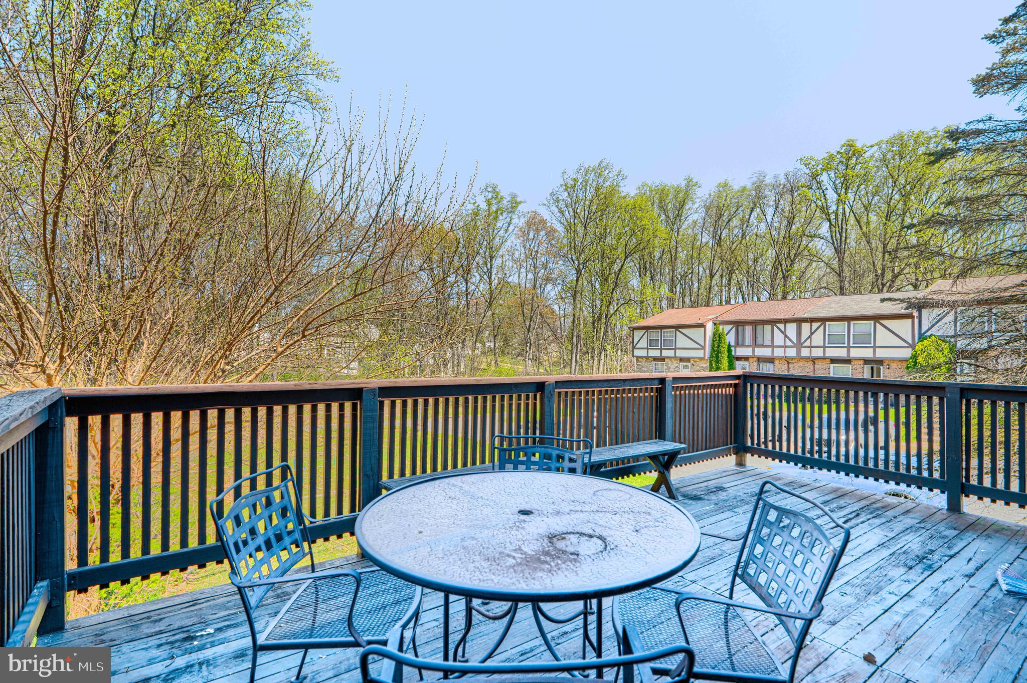 SEVEN COURTS - Residential