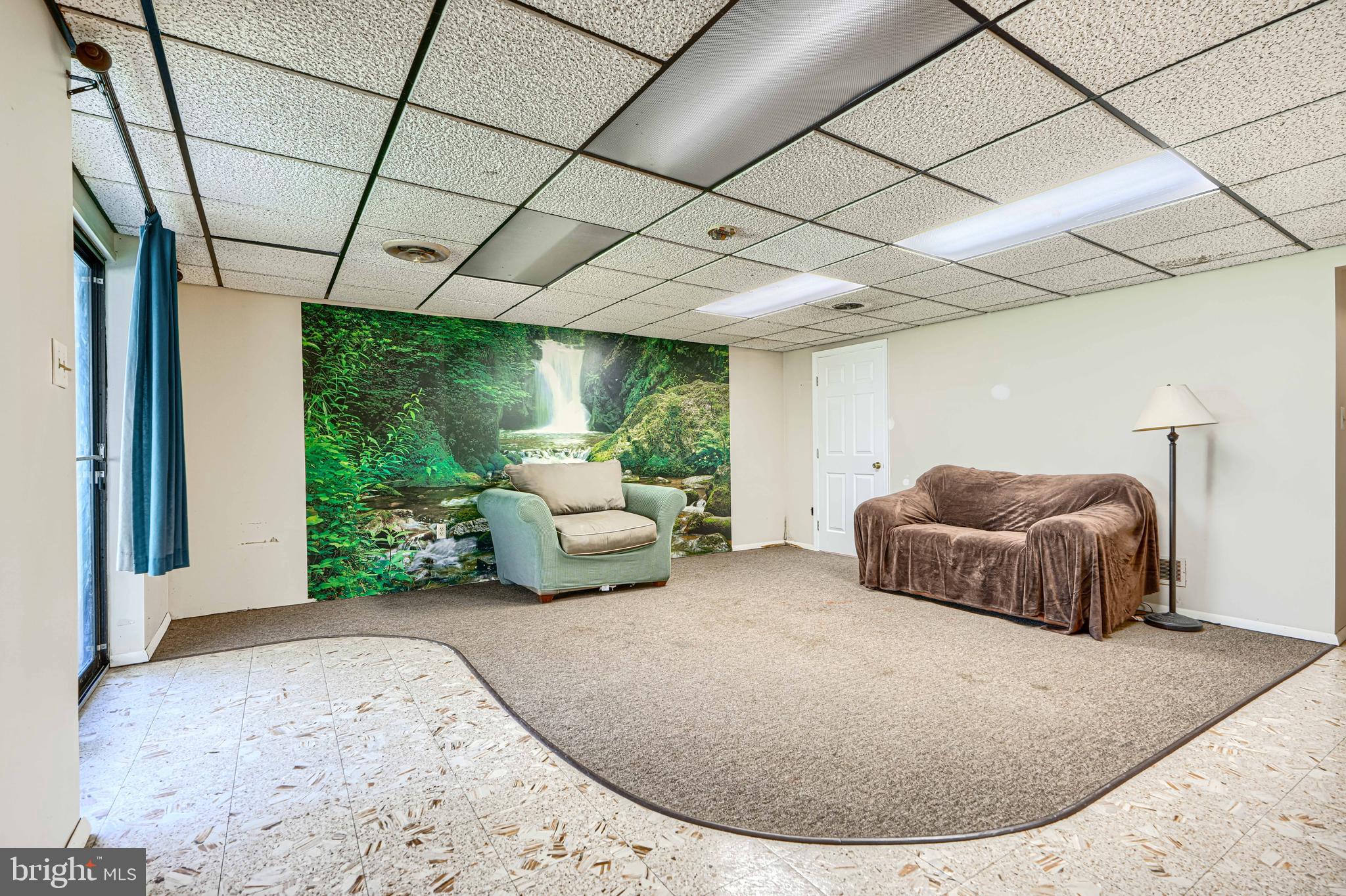 SEVEN COURTS - Residential