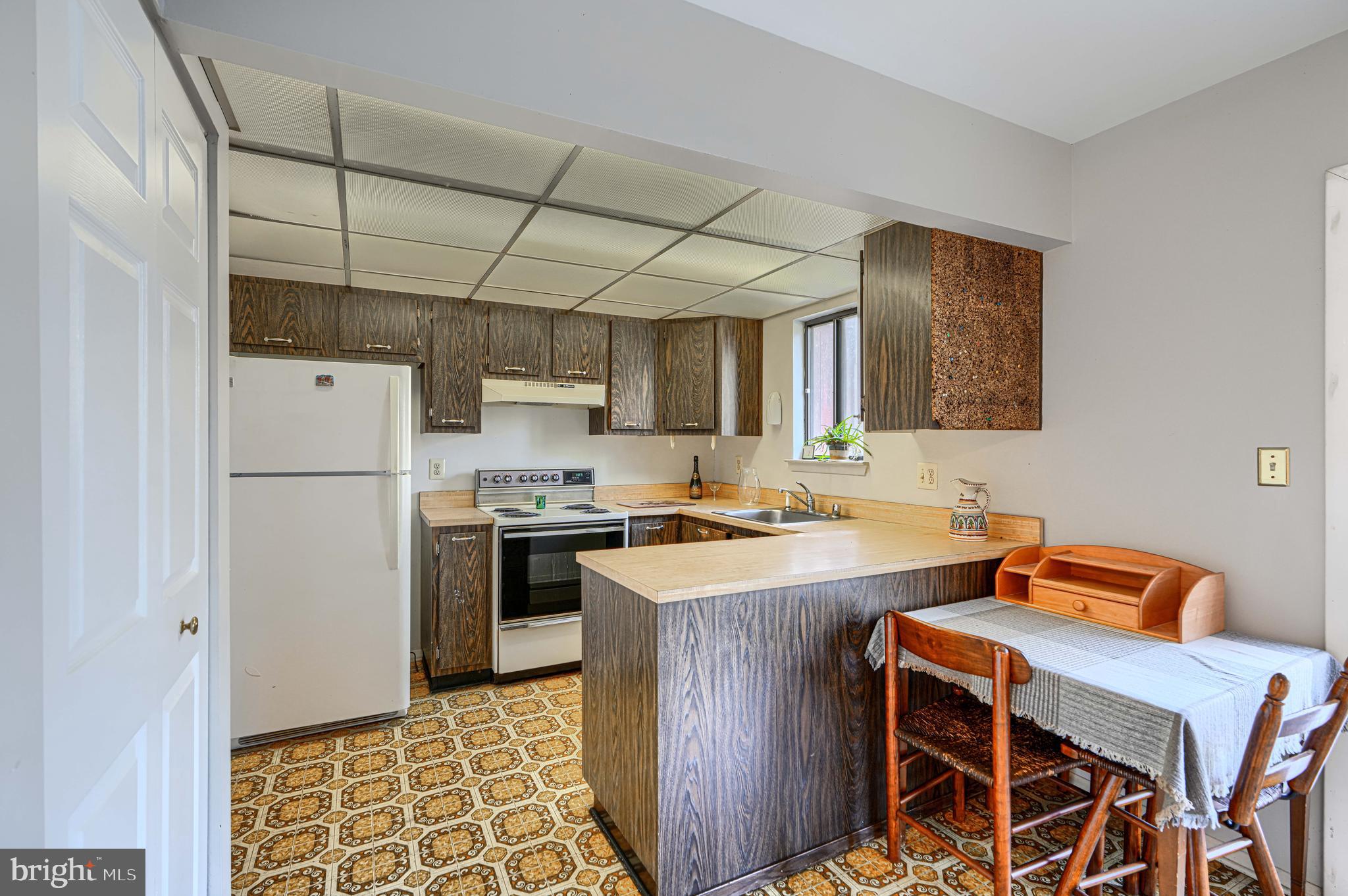 SEVEN COURTS - Residential