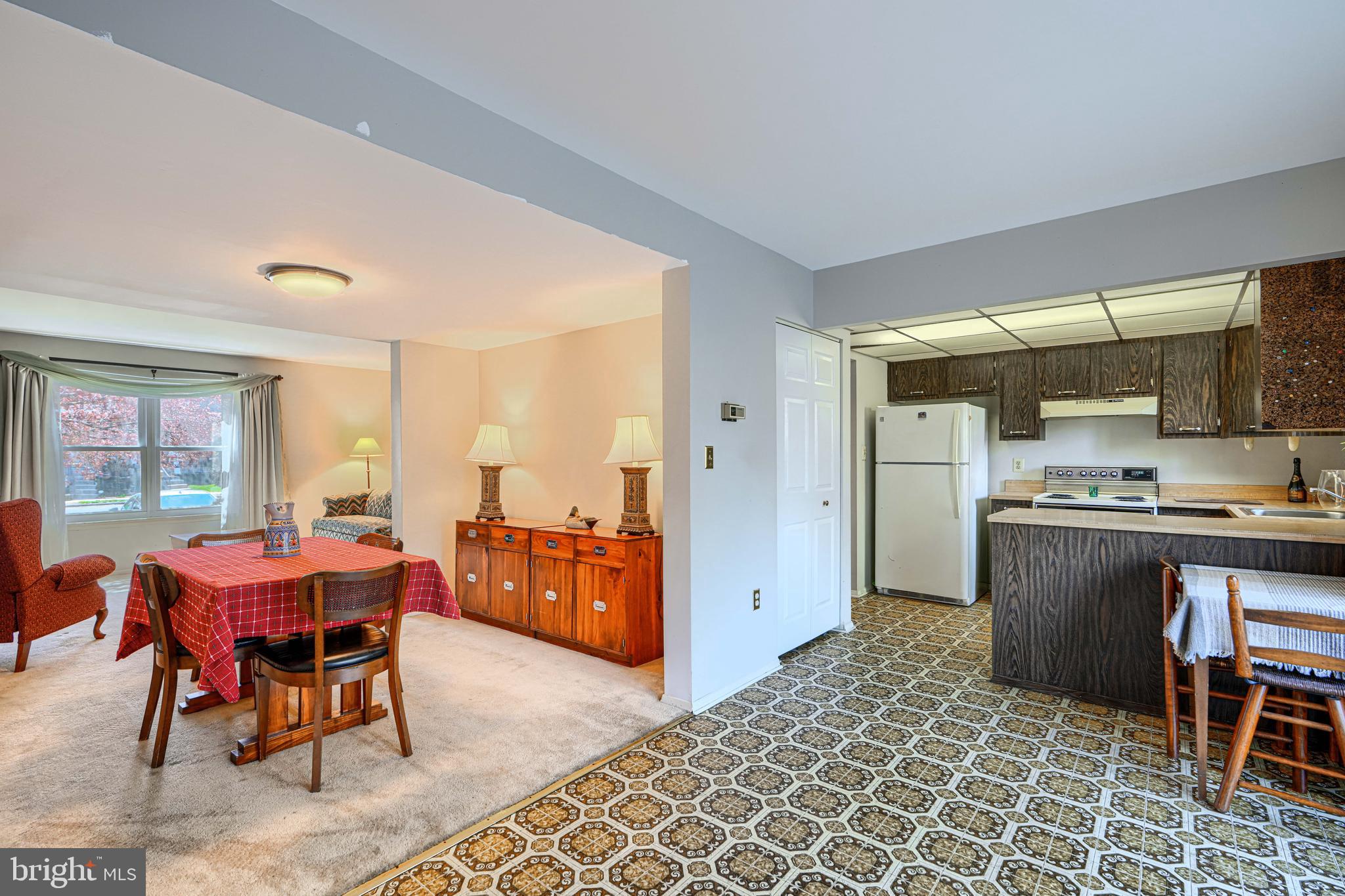 SEVEN COURTS - Residential