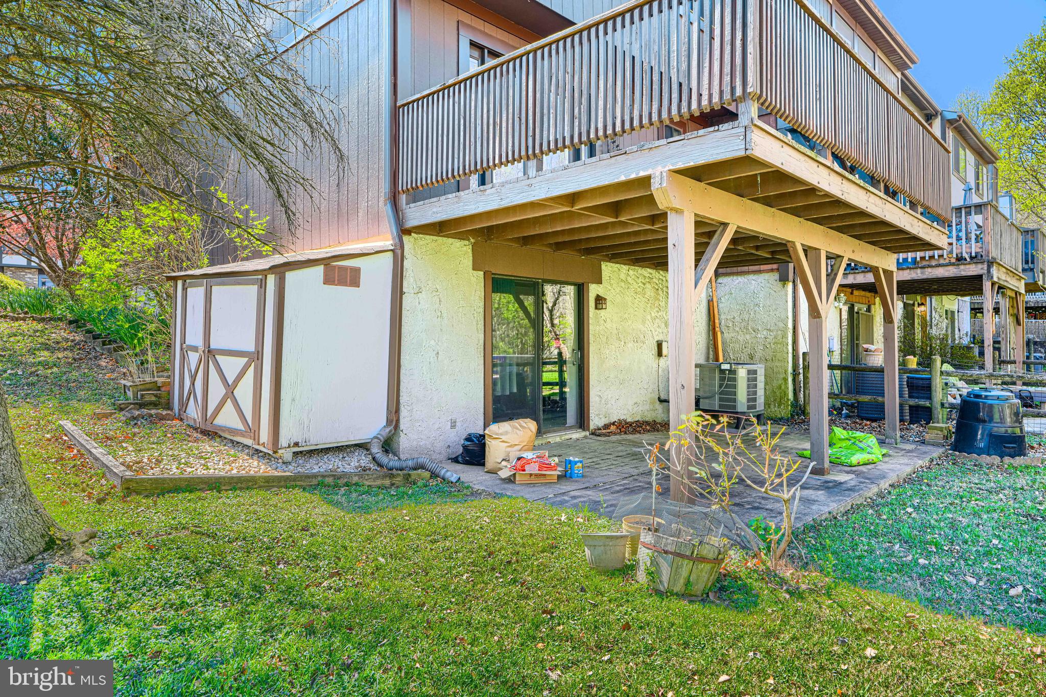 SEVEN COURTS - Residential